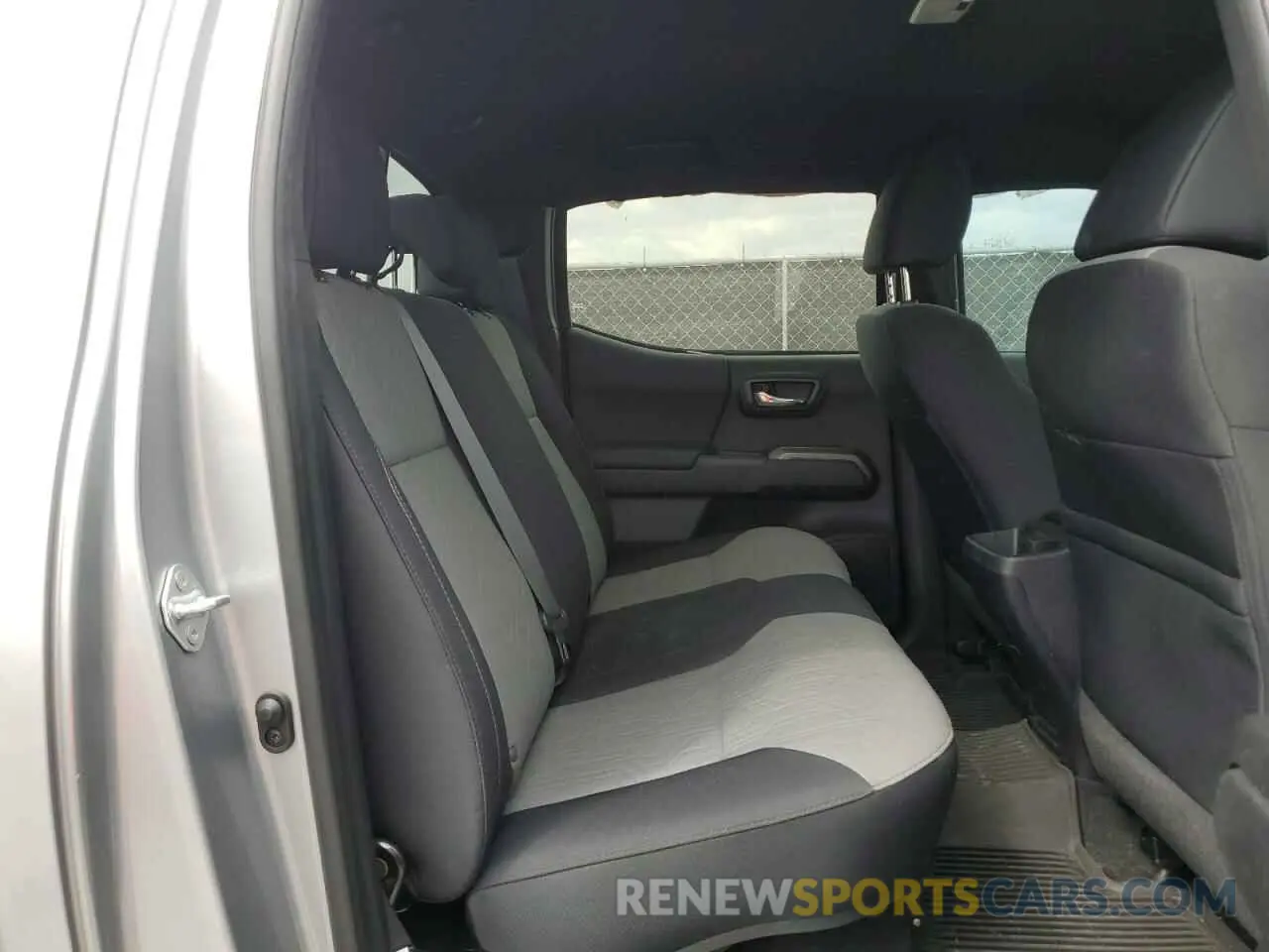 10 Photograph of a damaged car 3TYAZ5CN4MT005157 TOYOTA TACOMA 2021