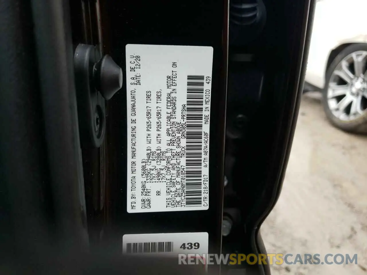 12 Photograph of a damaged car 3TYCZ5AN0MT018547 TOYOTA TACOMA 2021
