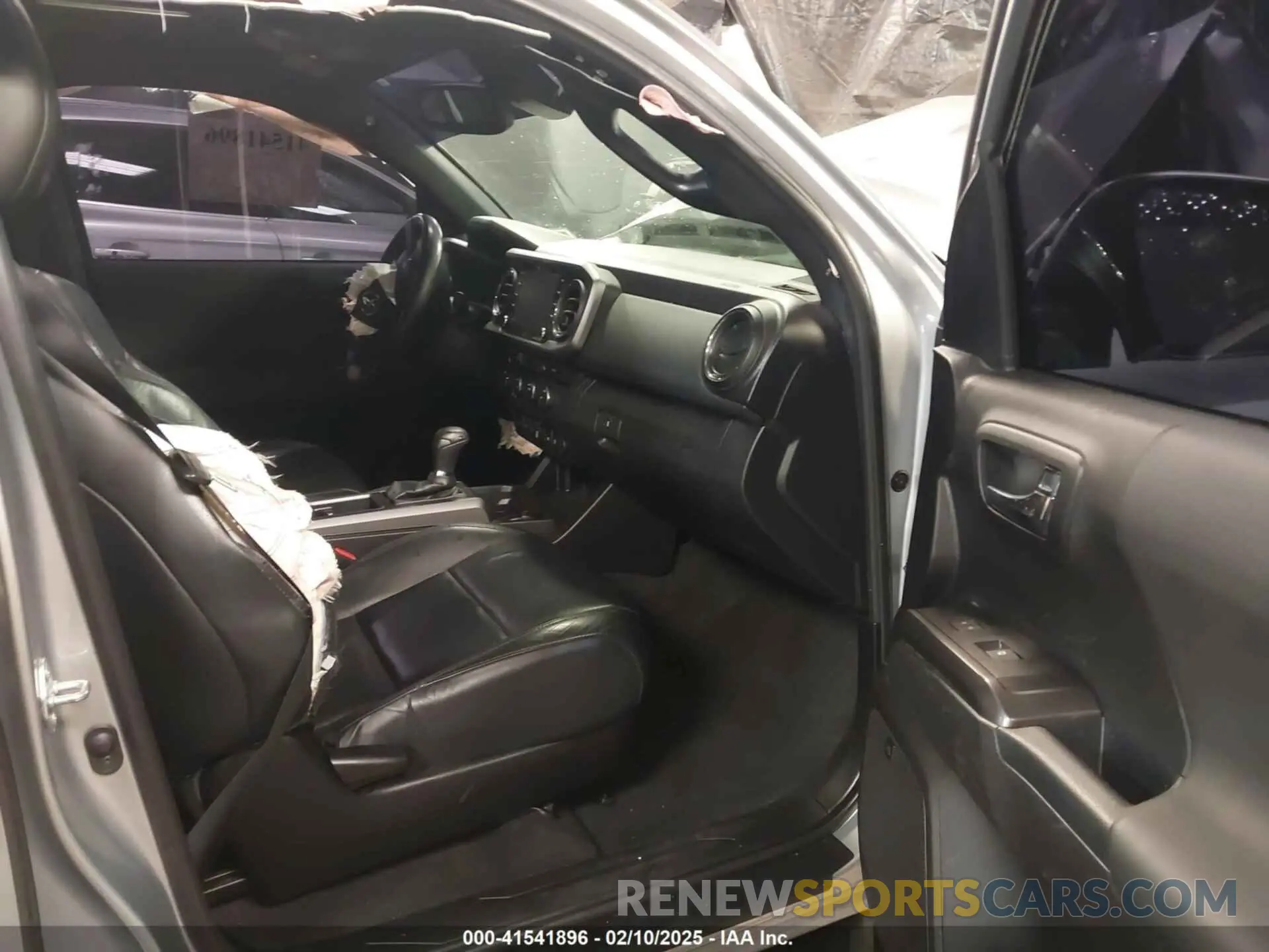 5 Photograph of a damaged car 3TYCZ5AN5MT023940 TOYOTA TACOMA 2021