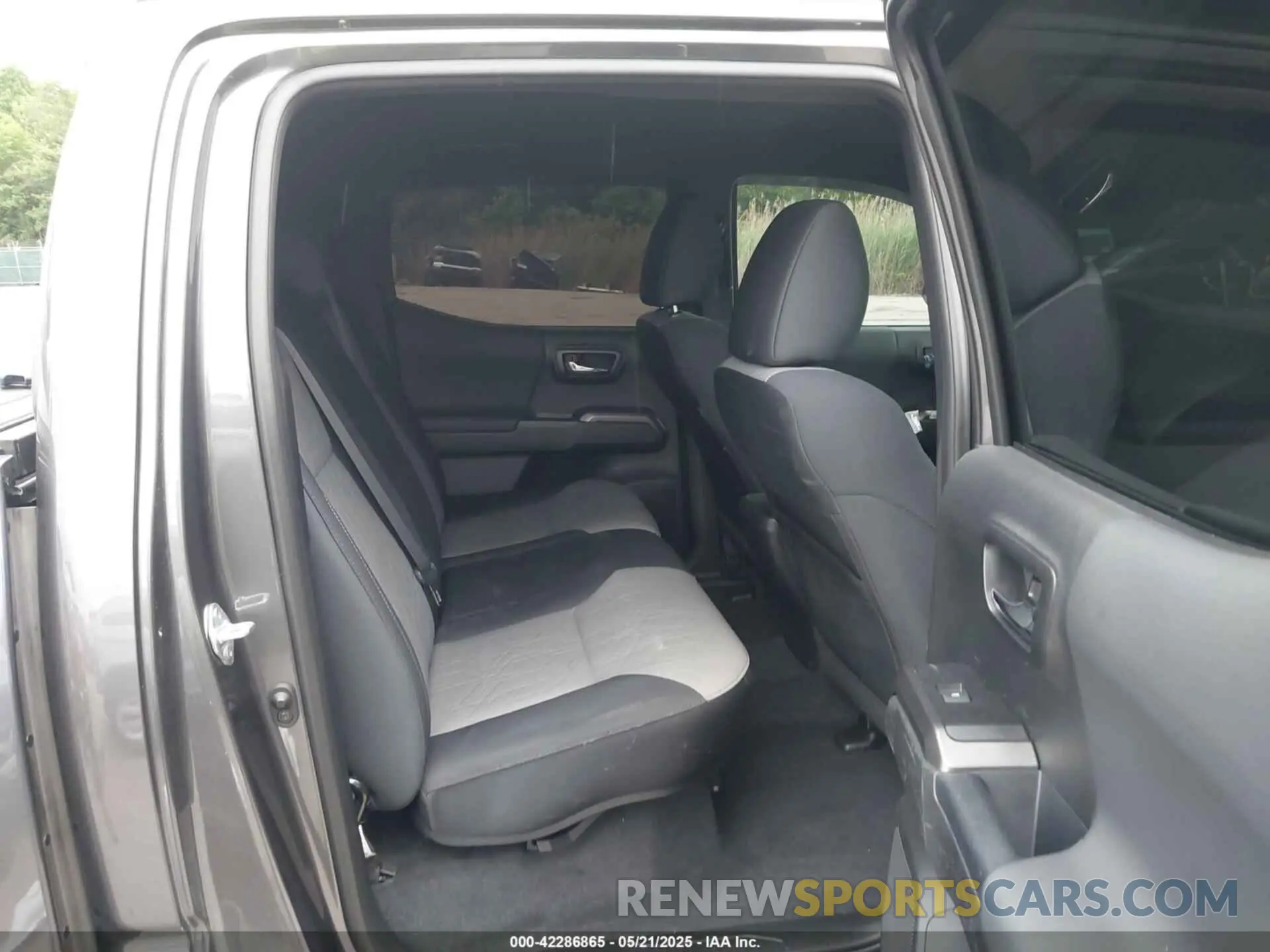 8 Photograph of a damaged car 3TYCZ5AN6MT024918 TOYOTA TACOMA 2021