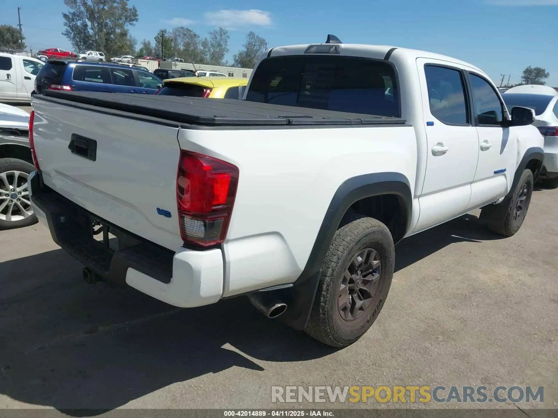 4 Photograph of a damaged car 5TFAZ5CN0MX112308 TOYOTA TACOMA 2021