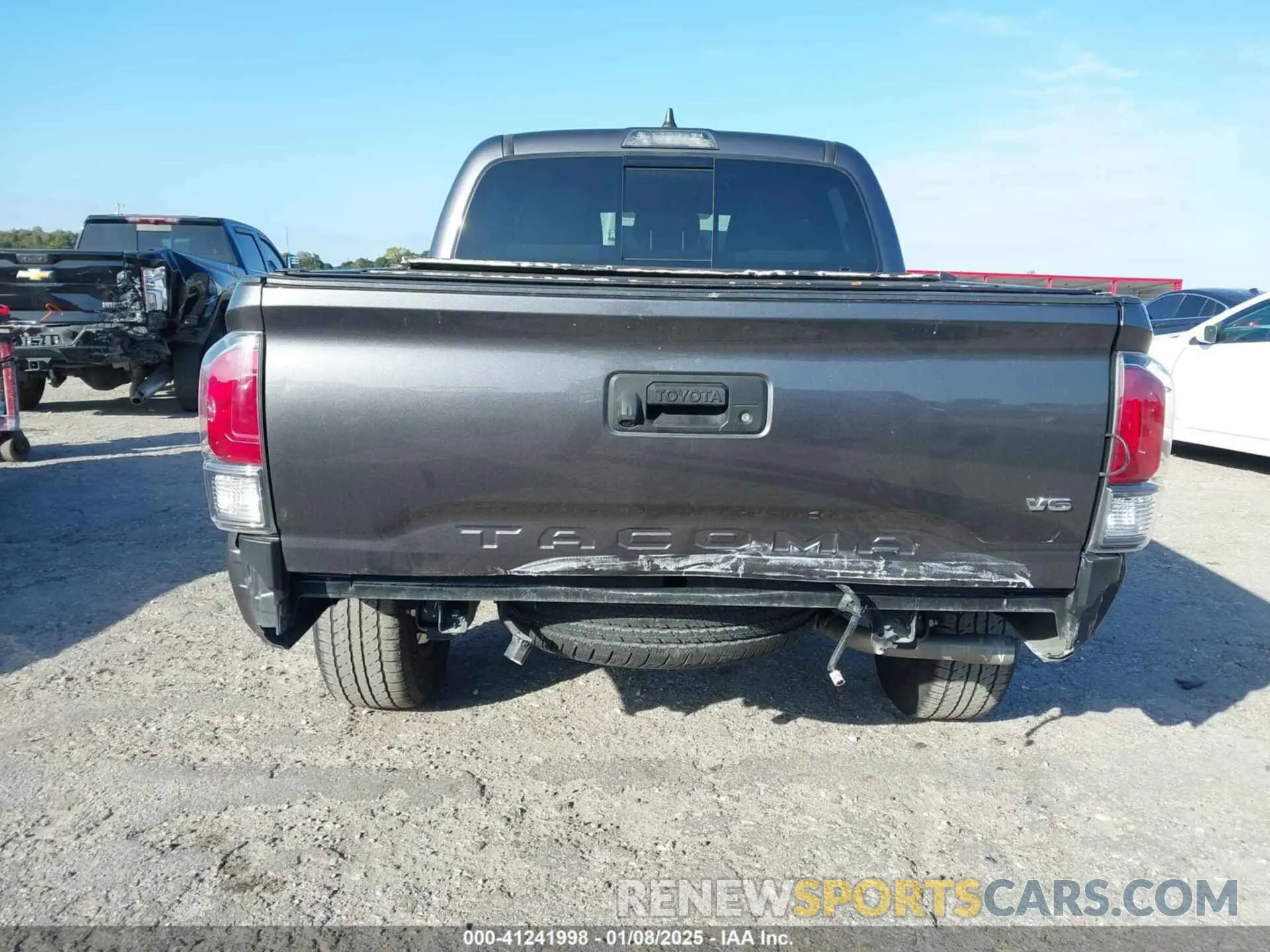 18 Photograph of a damaged car 5TFAZ5CN1MX098953 TOYOTA TACOMA 2021
