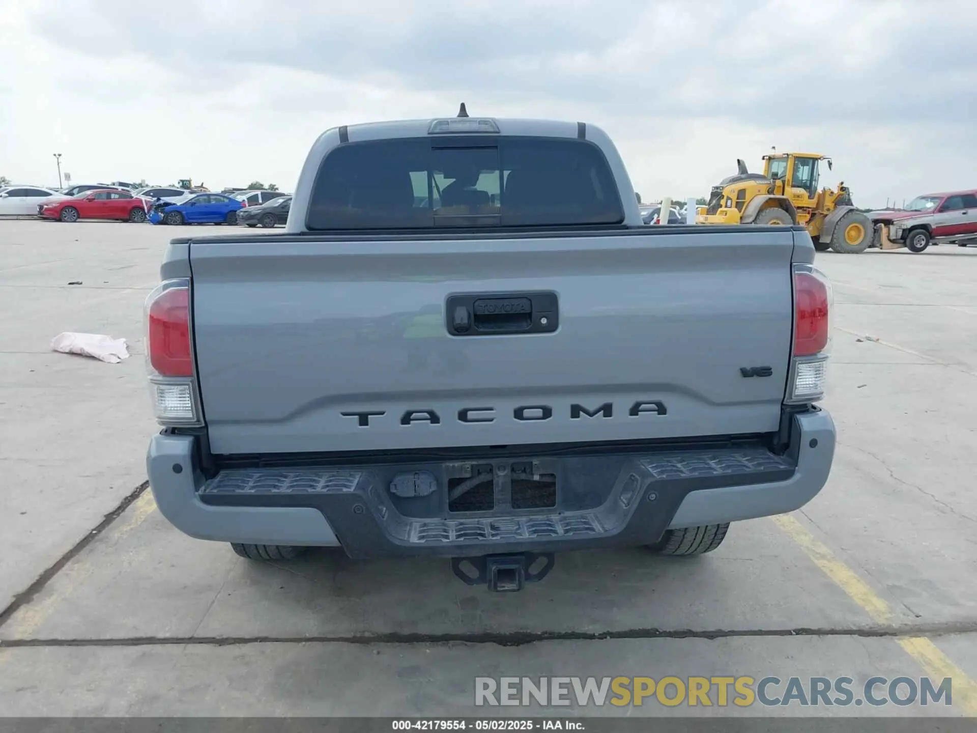 17 Photograph of a damaged car 5TFAZ5CN1MX112477 TOYOTA TACOMA 2021