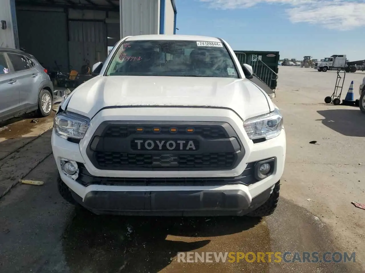 5 Photograph of a damaged car 5TFAZ5CN5MX104835 TOYOTA TACOMA 2021