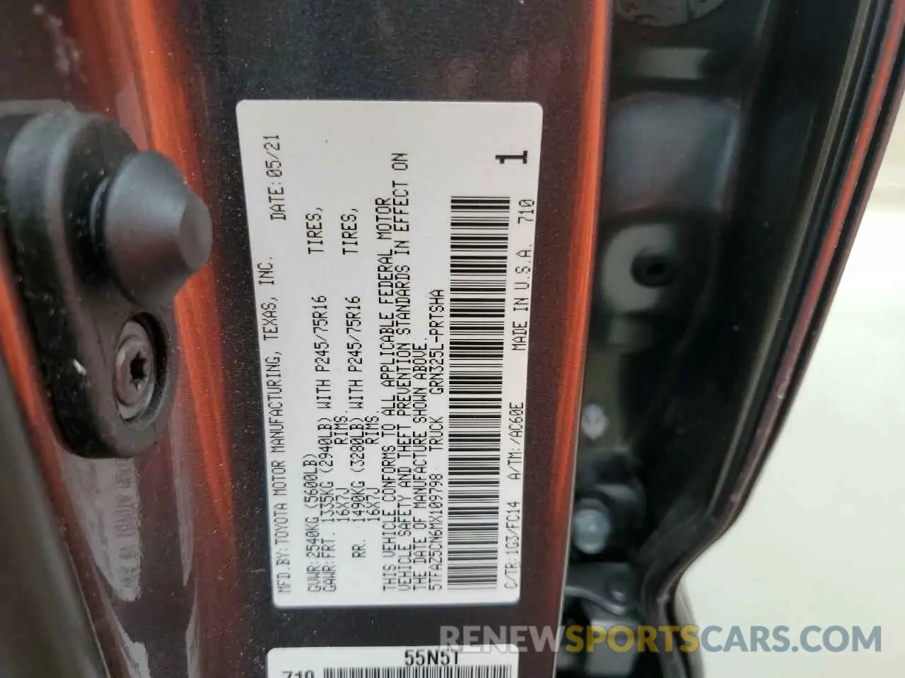 10 Photograph of a damaged car 5TFAZ5CN6MX109798 TOYOTA TACOMA 2021