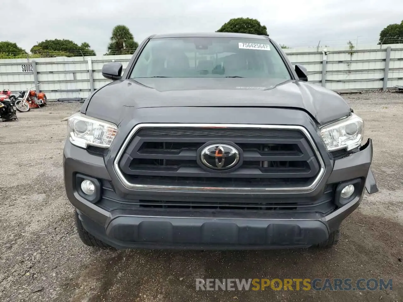5 Photograph of a damaged car 5TFAZ5CN7MX098617 TOYOTA TACOMA 2021