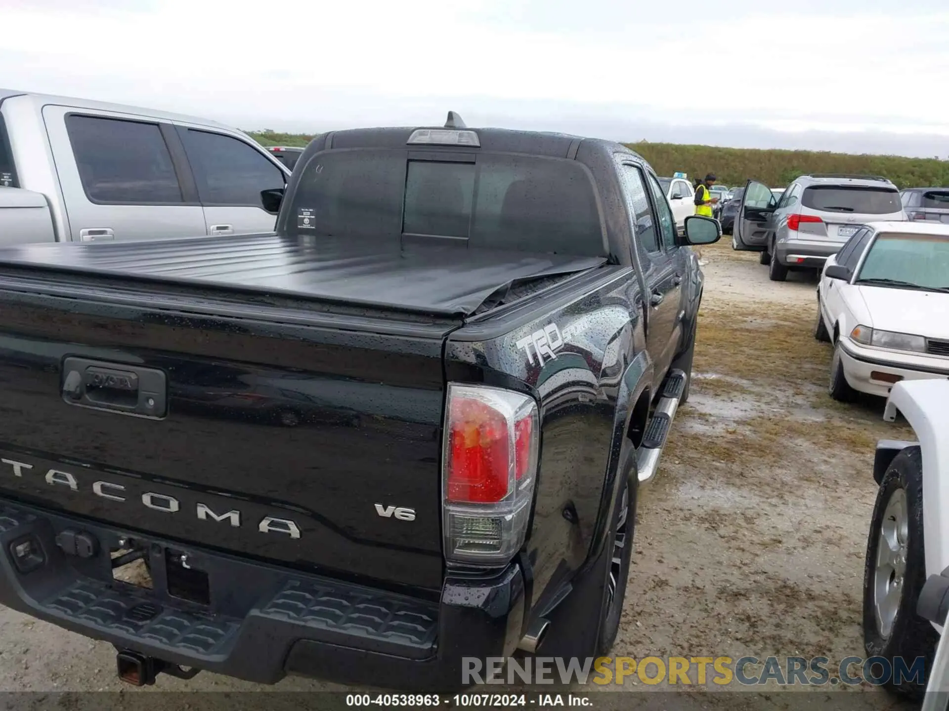 4 Photograph of a damaged car 5TFAZ5CNXMX114499 TOYOTA TACOMA 2021