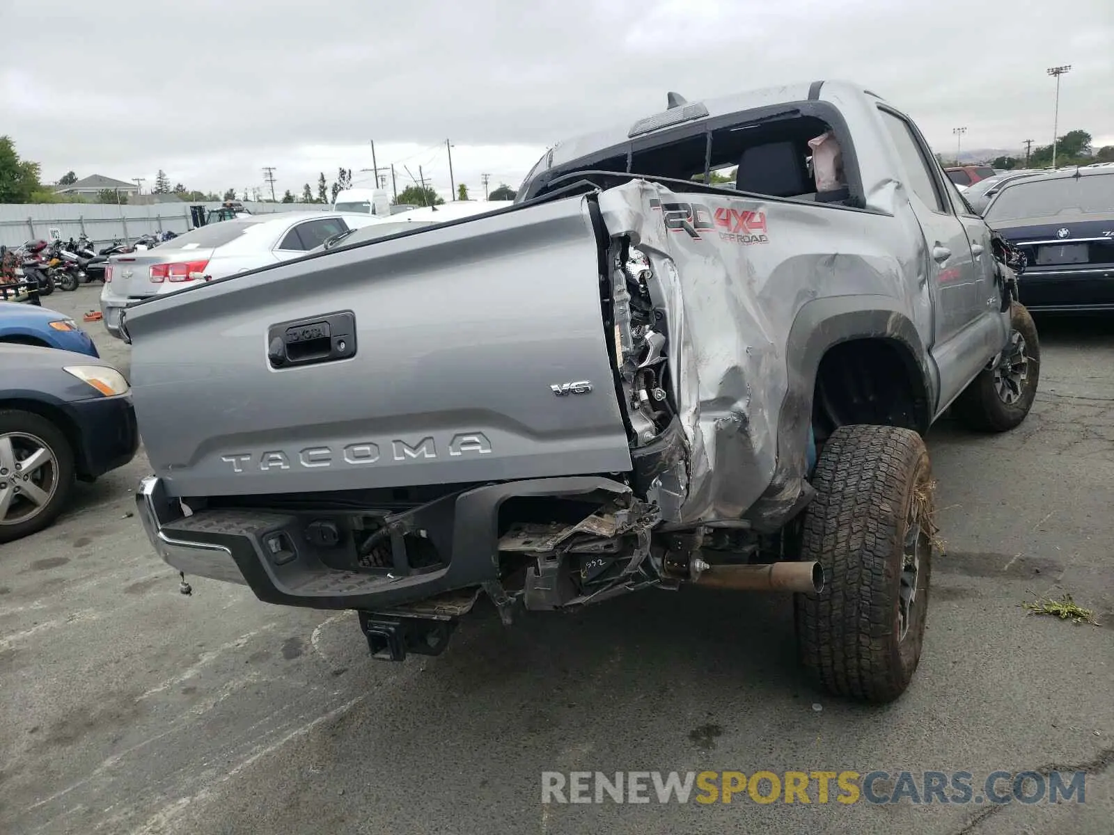 4 Photograph of a damaged car 5TFCZ5AN2MX264876 TOYOTA TACOMA 2021