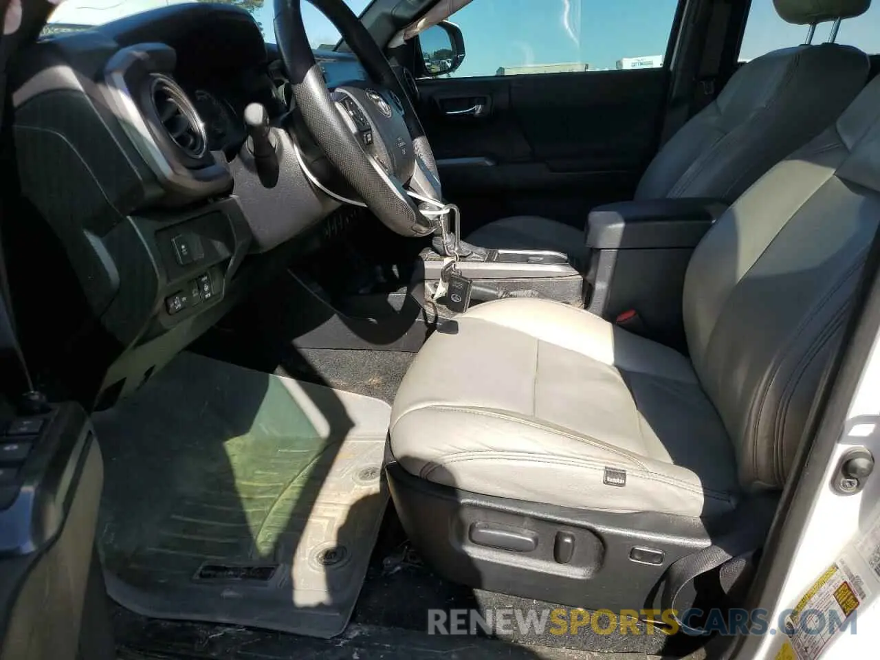 7 Photograph of a damaged car 5TFCZ5AN6MX250303 TOYOTA TACOMA 2021