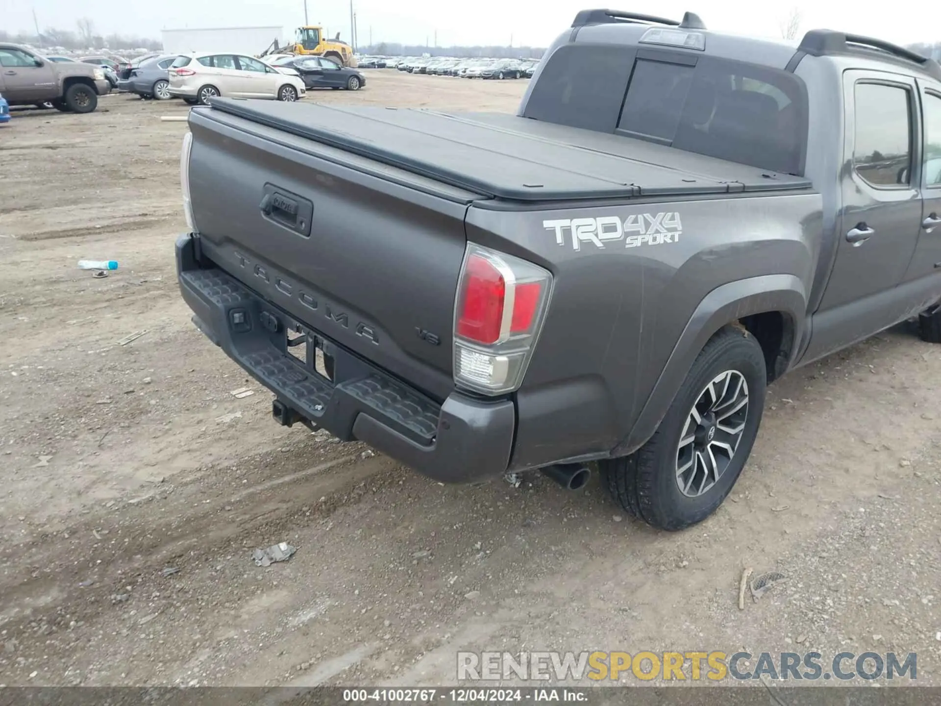 4 Photograph of a damaged car 5TFCZ5AN6MX264878 TOYOTA TACOMA 2021