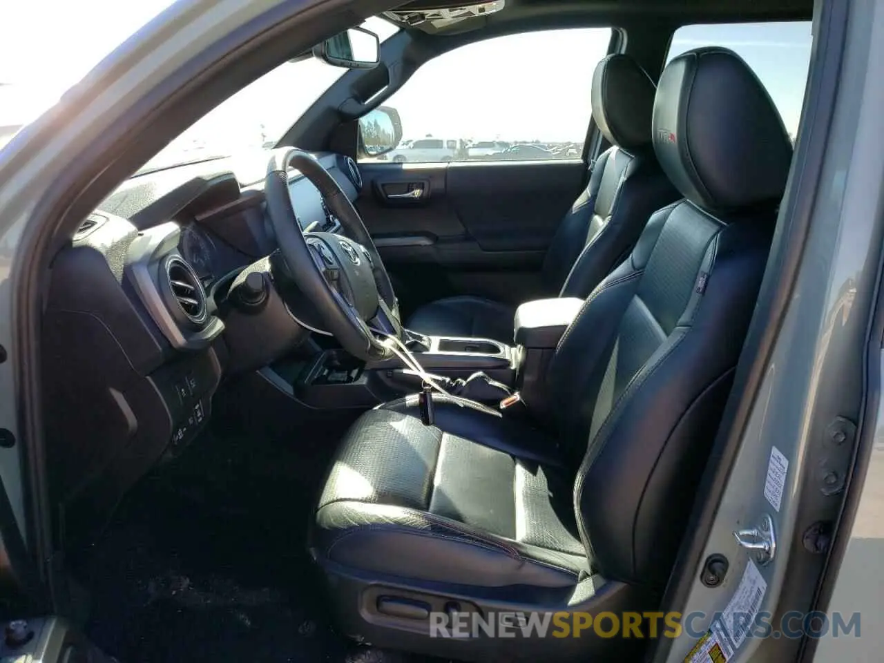 7 Photograph of a damaged car 5TFCZ5AN6MX266064 TOYOTA TACOMA 2021