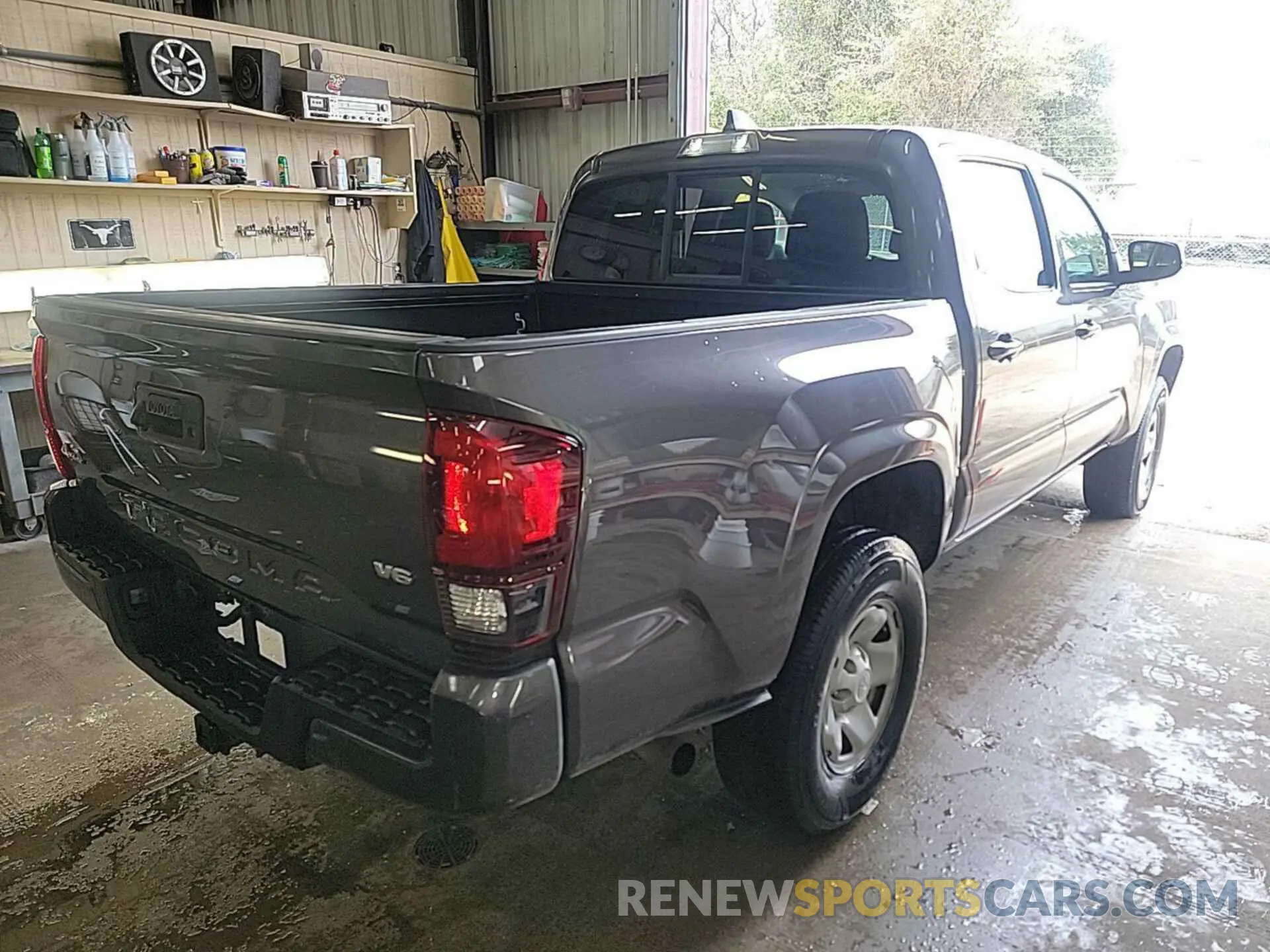 26 Photograph of a damaged car 5TFCZ5AN6MX280997 TOYOTA TACOMA 2021