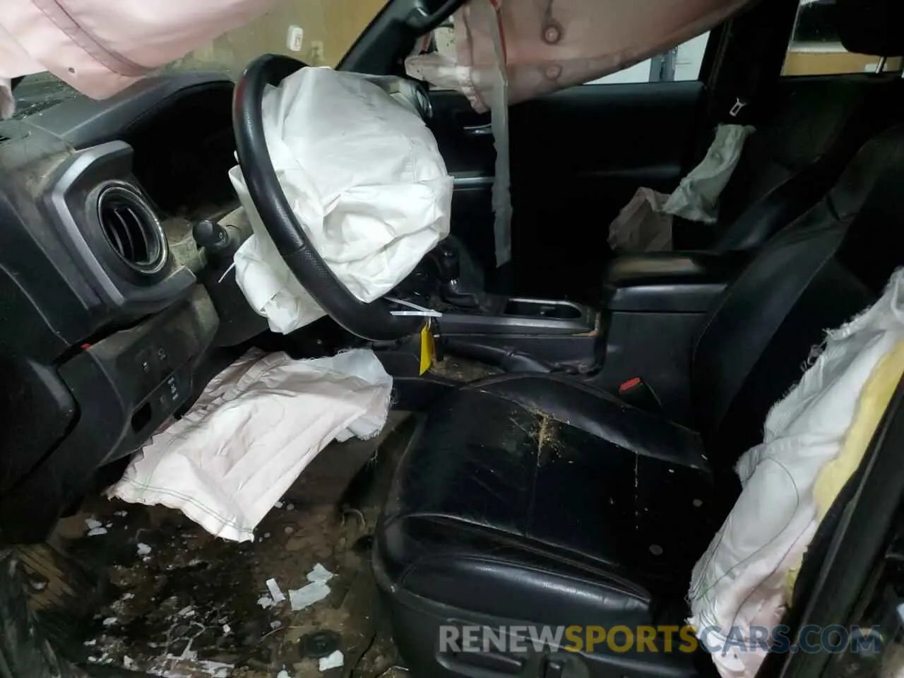 7 Photograph of a damaged car 5TFCZ5AN8MX261335 TOYOTA TACOMA 2021