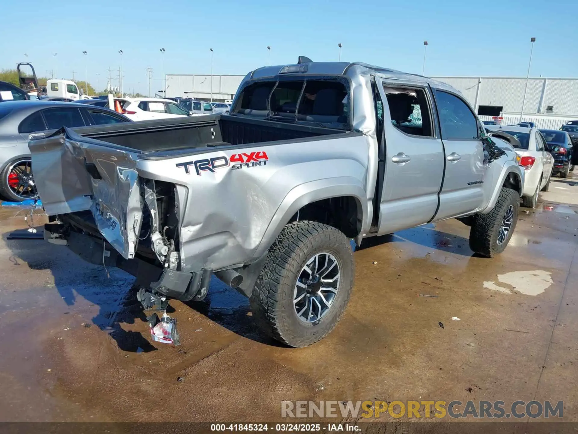 4 Photograph of a damaged car 5TFCZ5ANXMX251261 TOYOTA TACOMA 2021