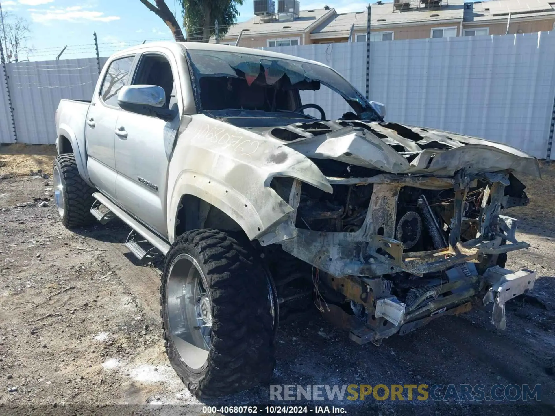 1 Фотография поврежденного автомобиля 3TMAZ5CN0NM173116 TOYOTA TACOMA 2022