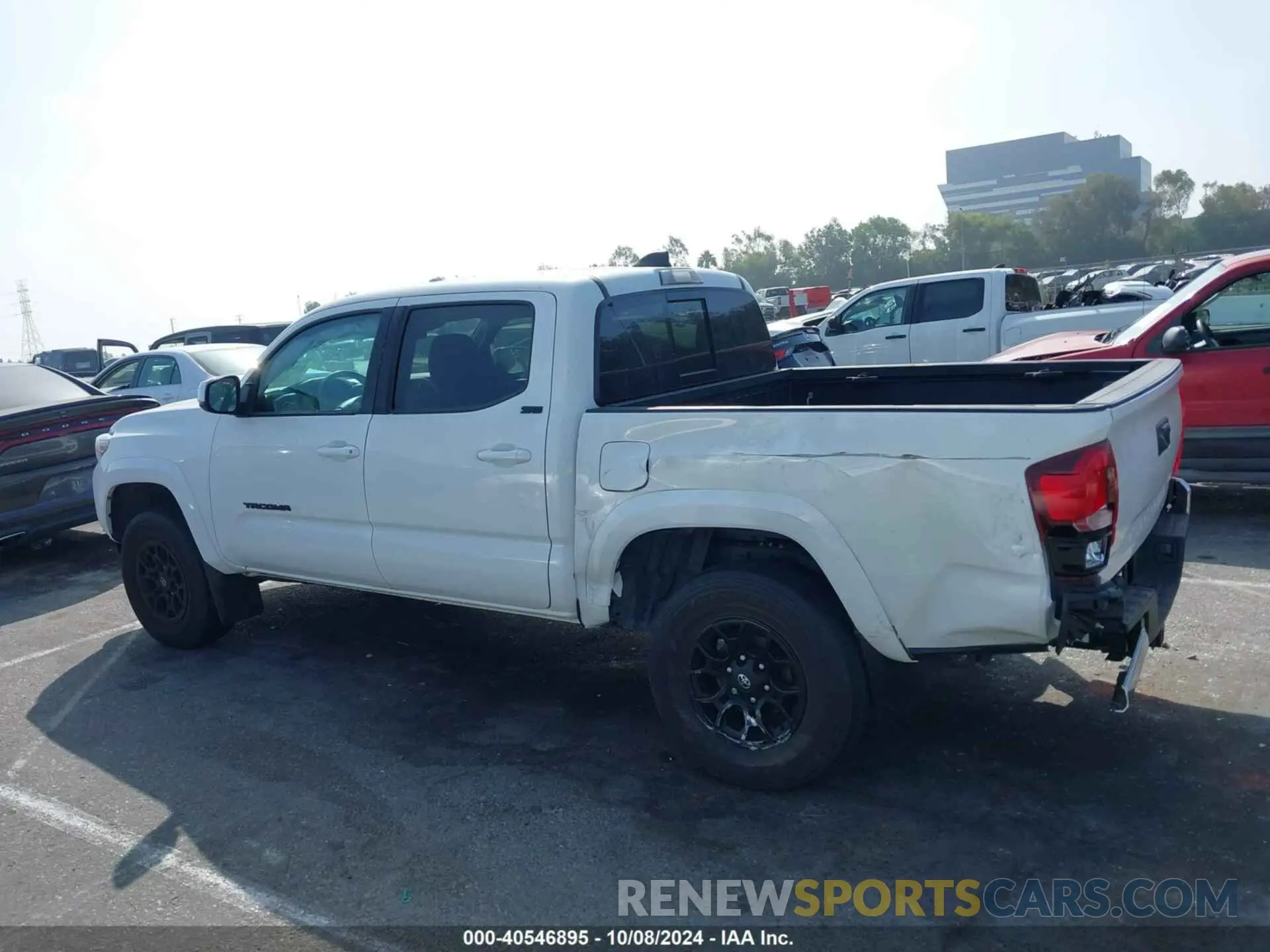 14 Photograph of a damaged car 3TMAZ5CN0NM195228 TOYOTA TACOMA 2022