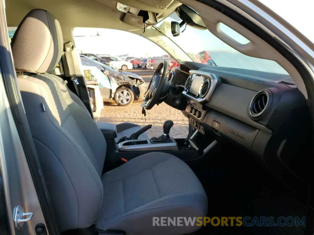 5 Photograph of a damaged car 3TMAZ5CN1NM174842 TOYOTA TACOMA 2022