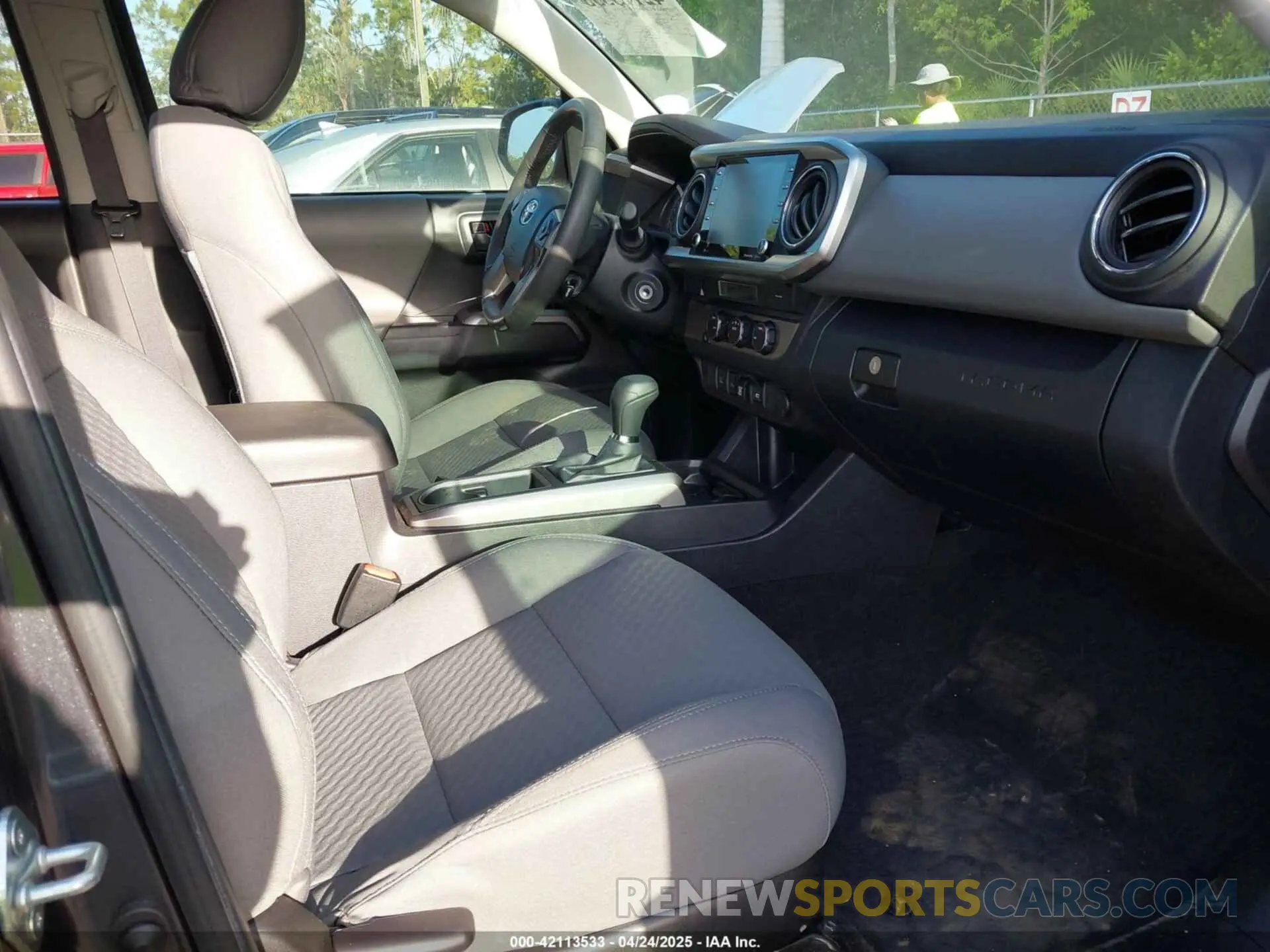 5 Photograph of a damaged car 3TMAZ5CN1NM189003 TOYOTA TACOMA 2022