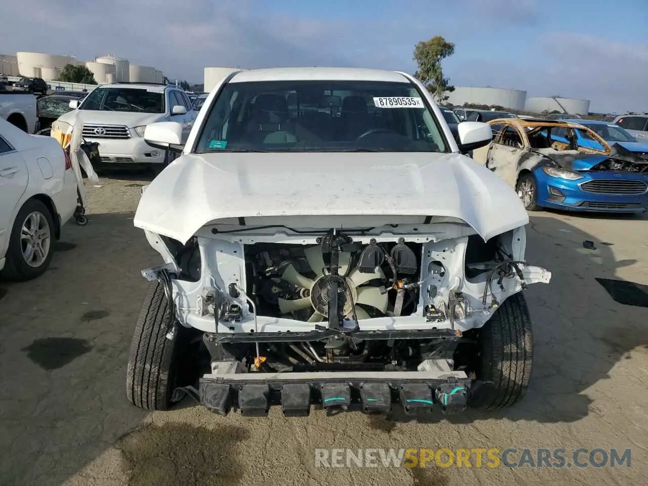 5 Photograph of a damaged car 3TMAZ5CN1NM191818 TOYOTA TACOMA 2022