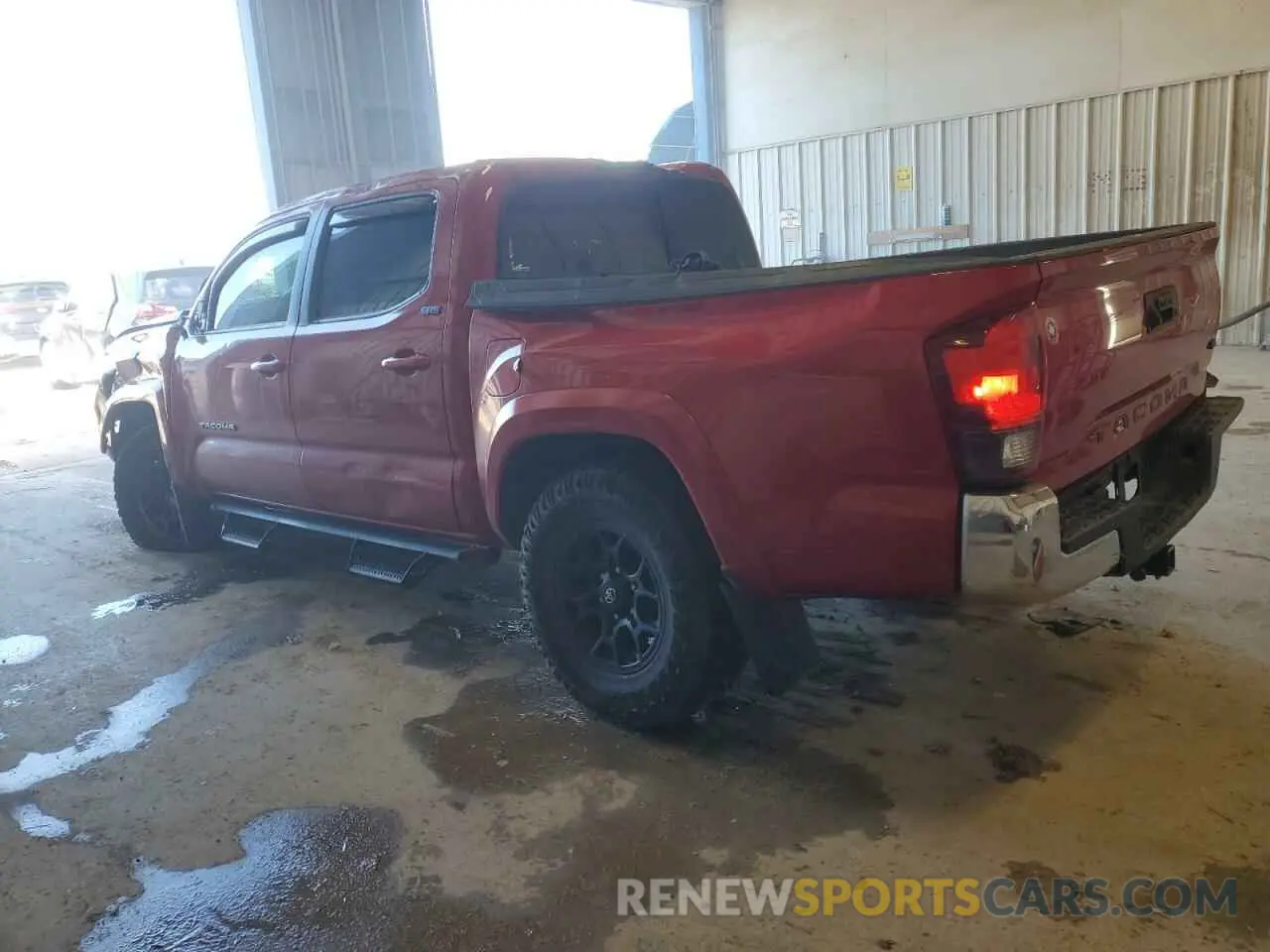 2 Photograph of a damaged car 3TMAZ5CN1NM192161 TOYOTA TACOMA 2022