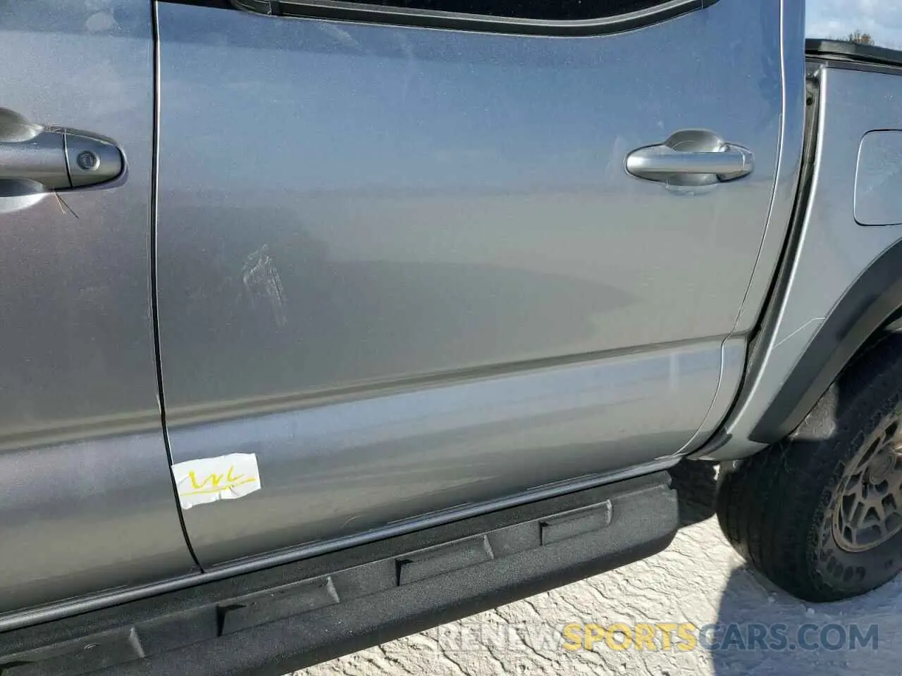 12 Photograph of a damaged car 3TMAZ5CN2NM160528 TOYOTA TACOMA 2022