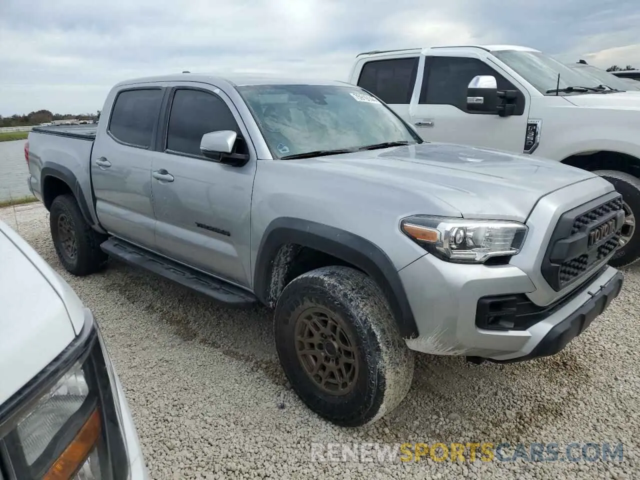 4 Photograph of a damaged car 3TMAZ5CN2NM160528 TOYOTA TACOMA 2022