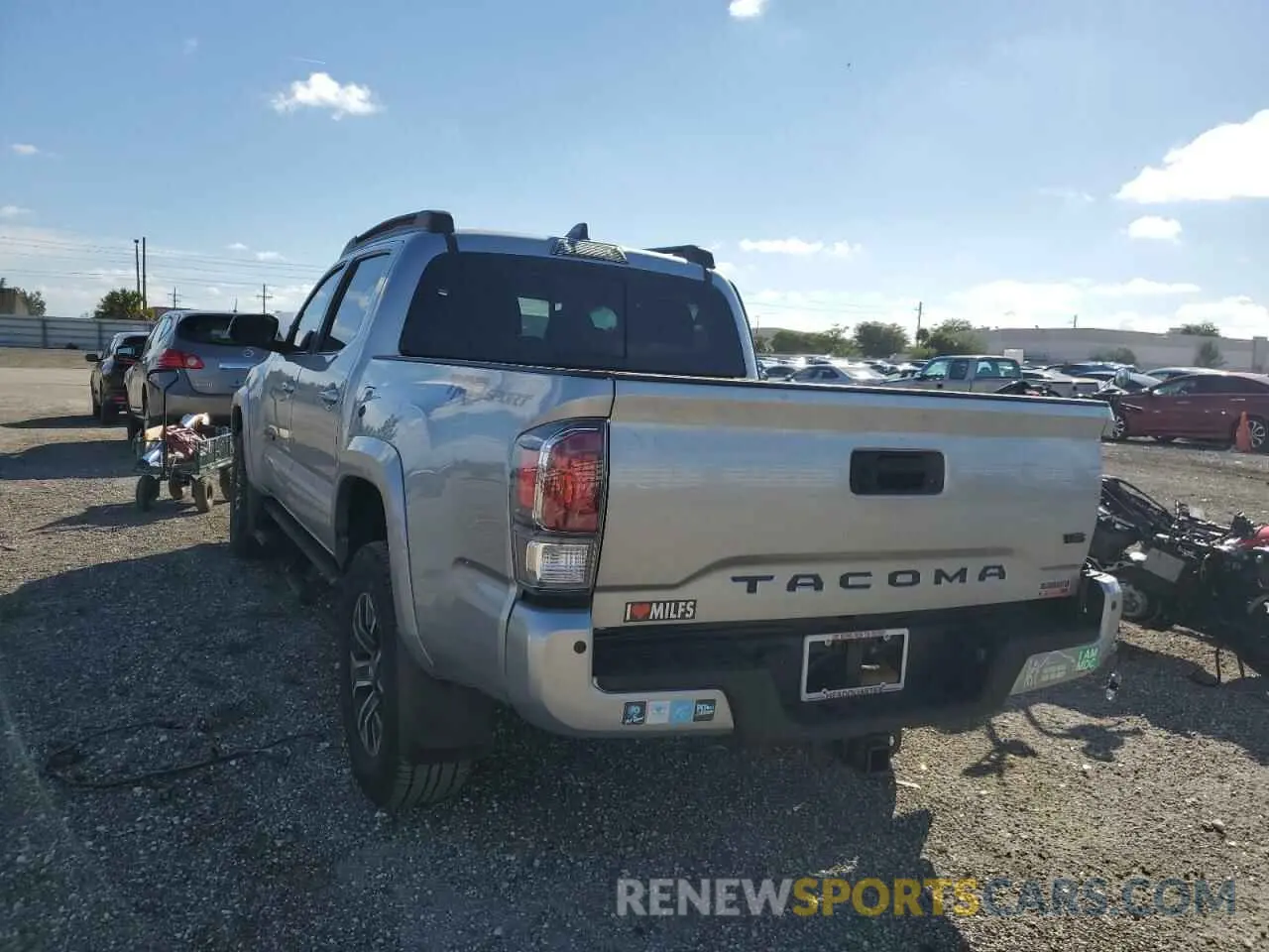 2 Photograph of a damaged car 3TMAZ5CN2NM161890 TOYOTA TACOMA 2022
