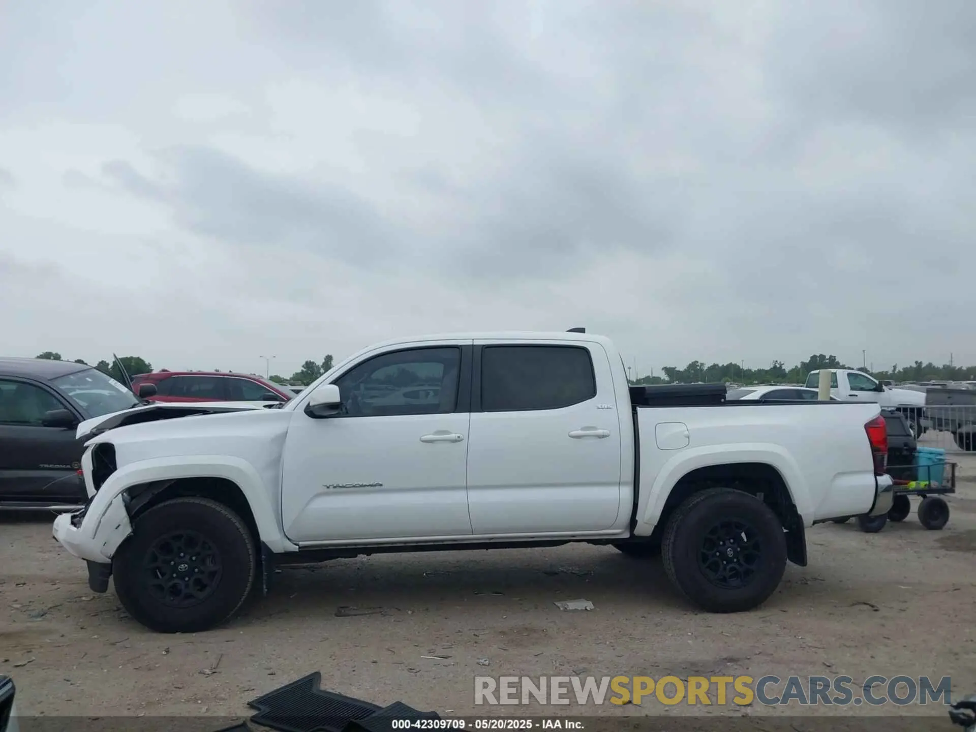 14 Photograph of a damaged car 3TMAZ5CN2NM179189 TOYOTA TACOMA 2022