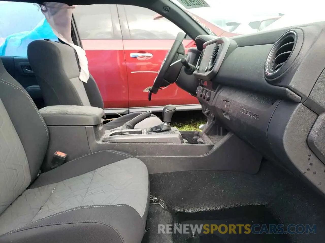 5 Photograph of a damaged car 3TMAZ5CN2NM186255 TOYOTA TACOMA 2022