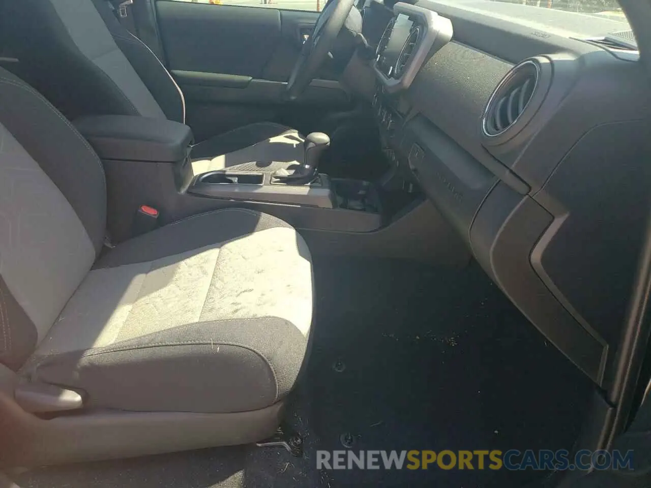 5 Photograph of a damaged car 3TMAZ5CN2NM186711 TOYOTA TACOMA 2022