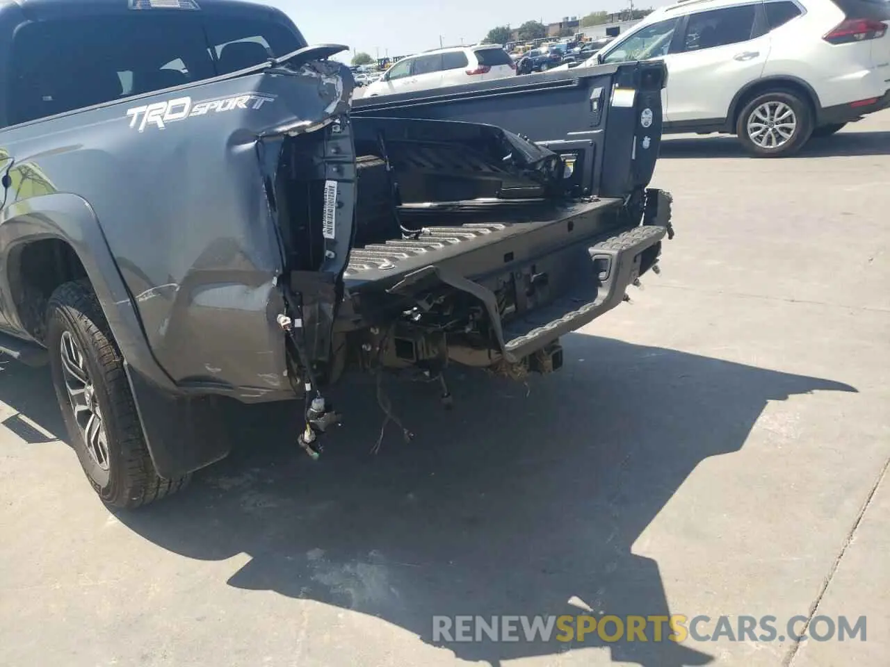 9 Photograph of a damaged car 3TMAZ5CN2NM186711 TOYOTA TACOMA 2022