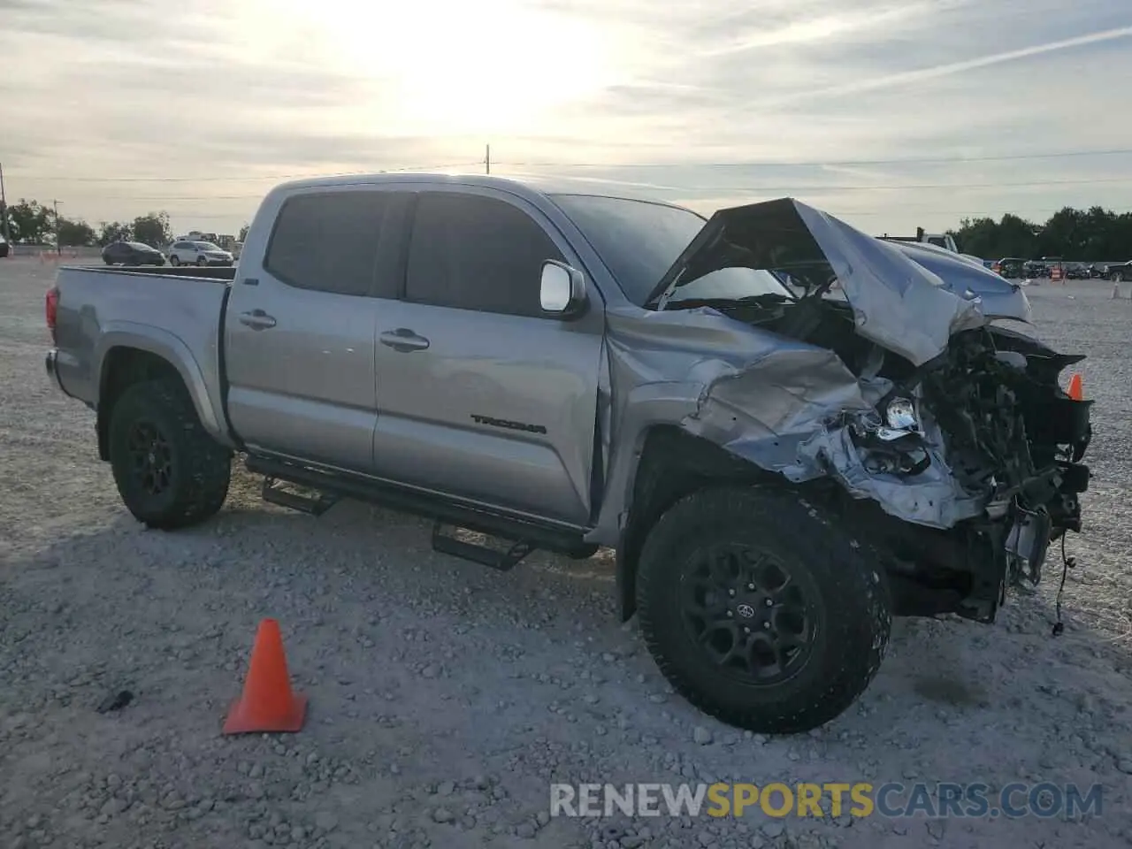 4 Photograph of a damaged car 3TMAZ5CN2NM192055 TOYOTA TACOMA 2022