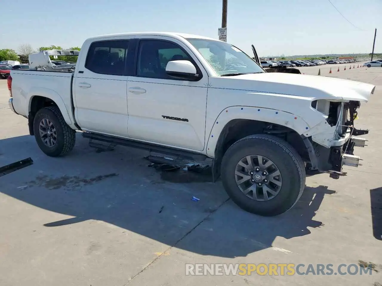 4 Photograph of a damaged car 3TMAZ5CN2NM195795 TOYOTA TACOMA 2022