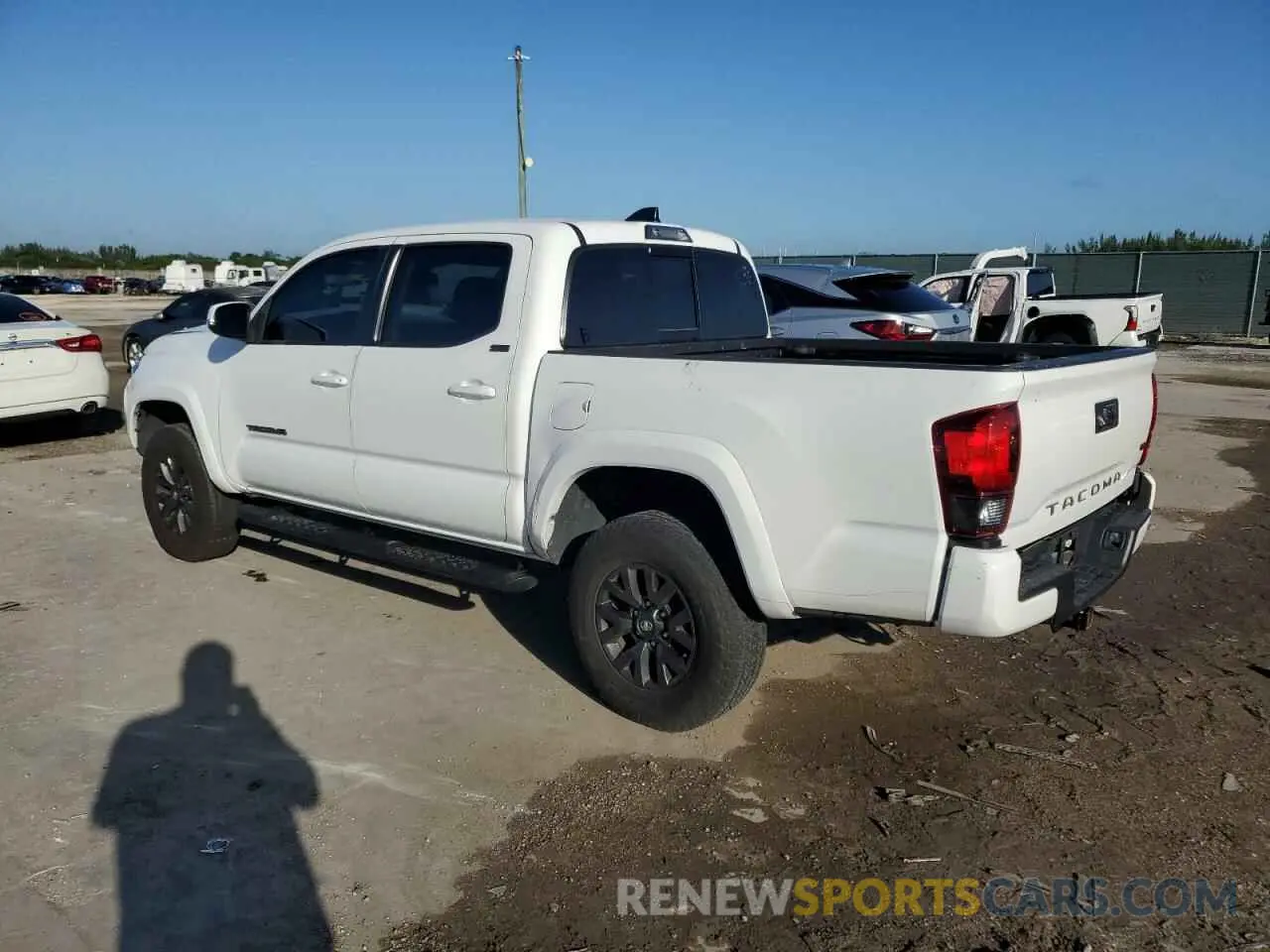2 Photograph of a damaged car 3TMAZ5CN3NM188418 TOYOTA TACOMA 2022
