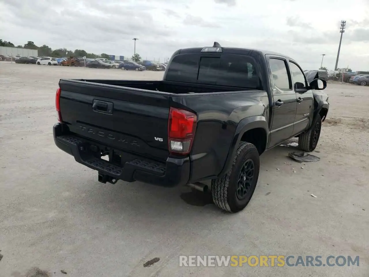 4 Photograph of a damaged car 3TMAZ5CN4NM166167 TOYOTA TACOMA 2022