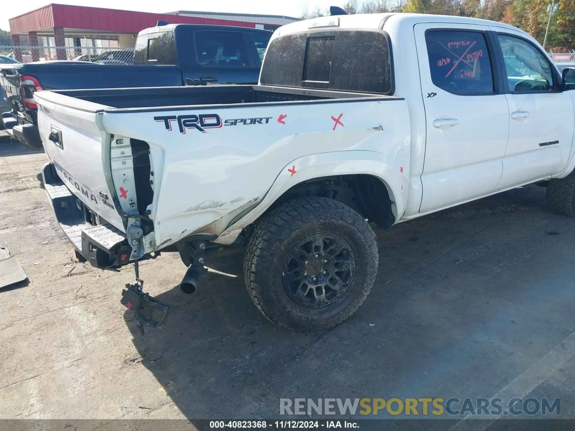 4 Photograph of a damaged car 3TMAZ5CN4NM176505 TOYOTA TACOMA 2022