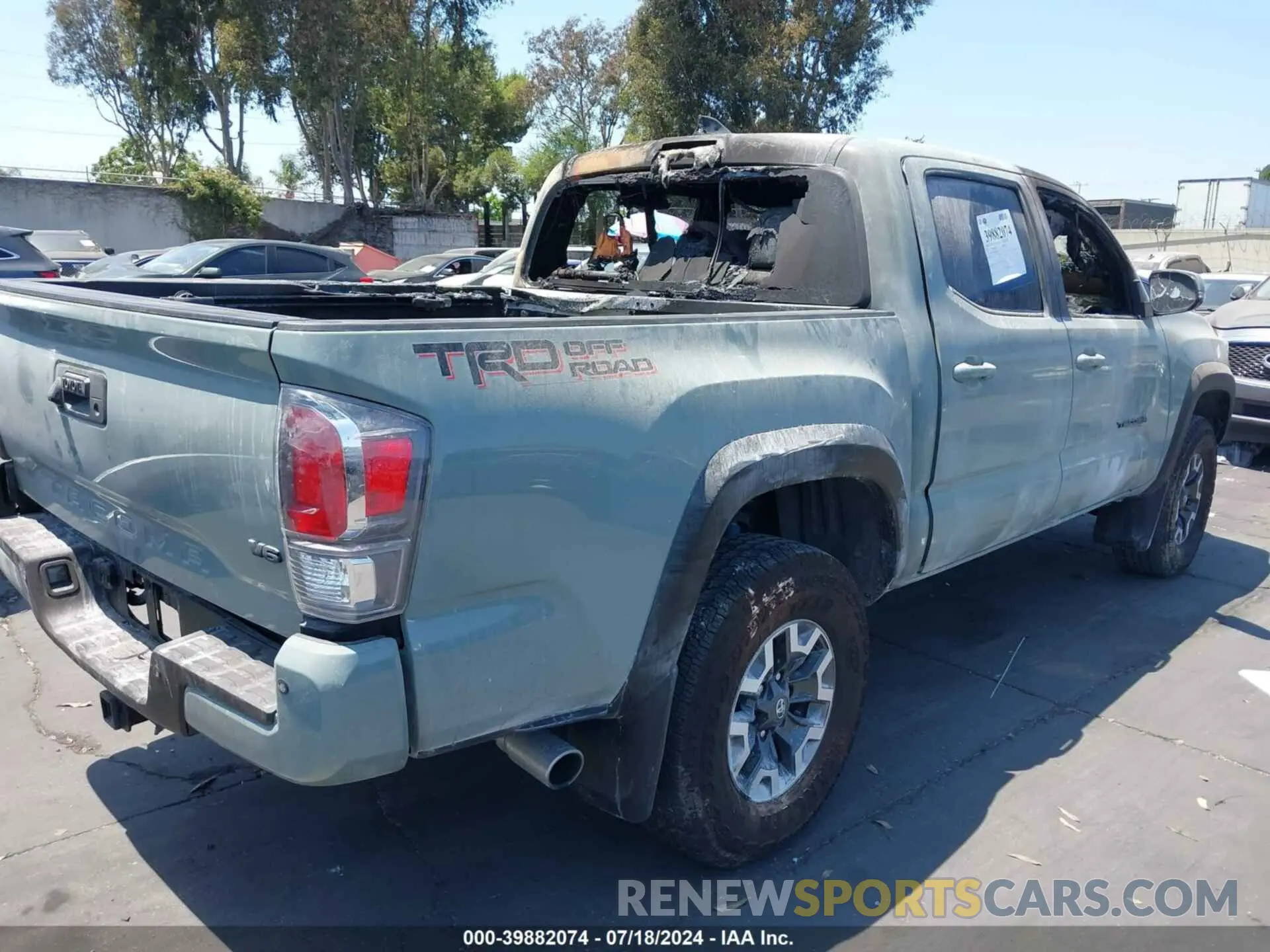 4 Photograph of a damaged car 3TMAZ5CN4NM187262 TOYOTA TACOMA 2022