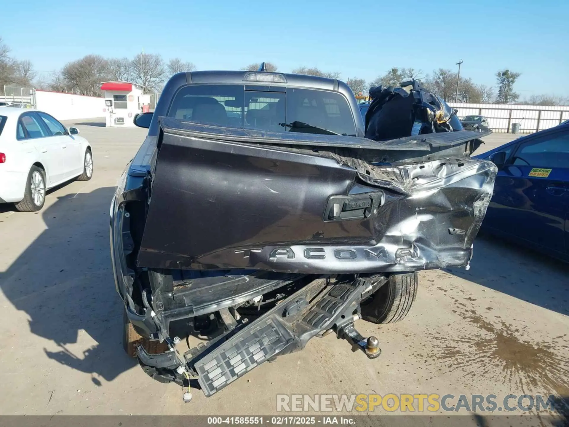 16 Photograph of a damaged car 3TMAZ5CN5NM176660 TOYOTA TACOMA 2022