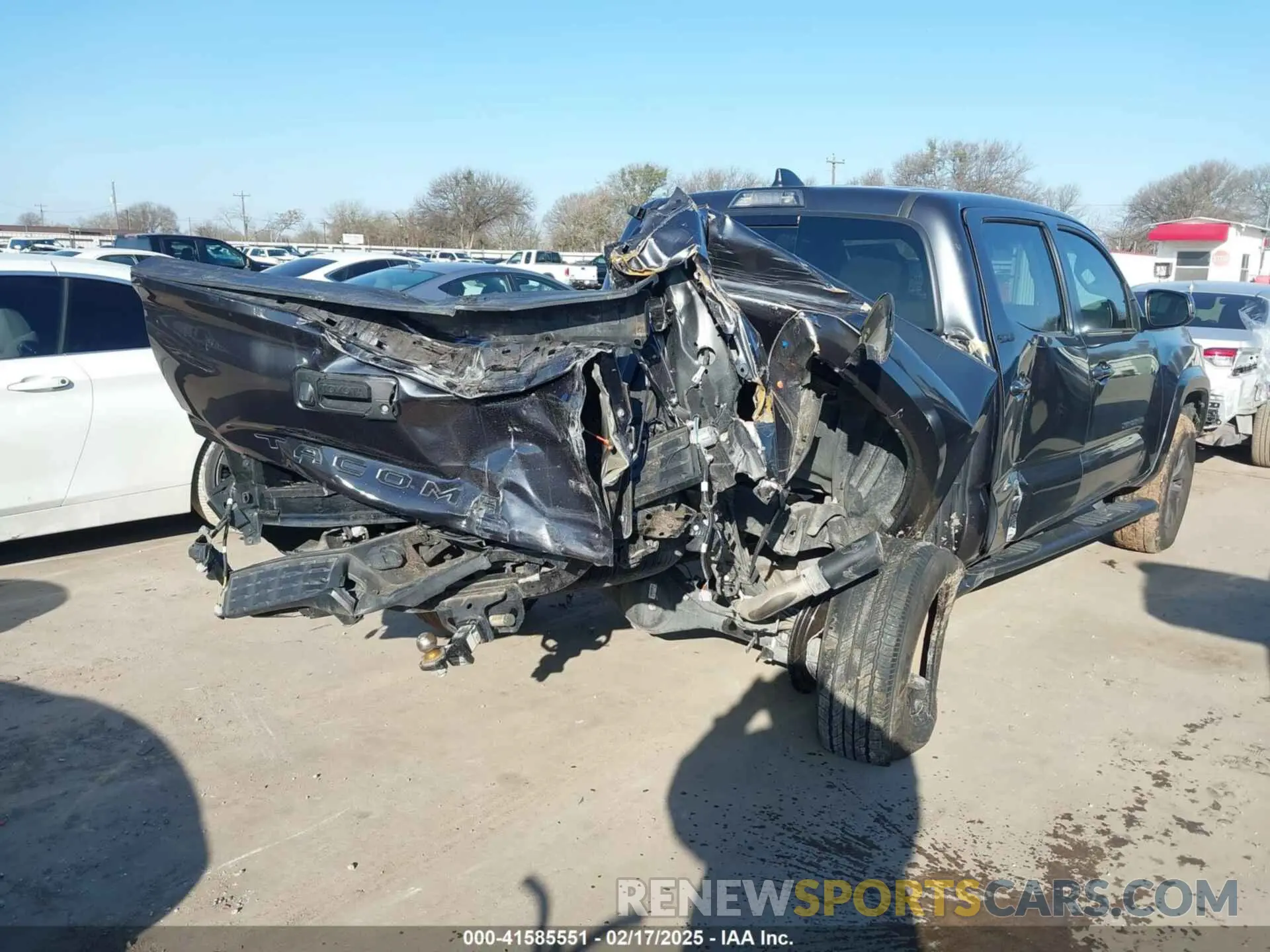 4 Photograph of a damaged car 3TMAZ5CN5NM176660 TOYOTA TACOMA 2022