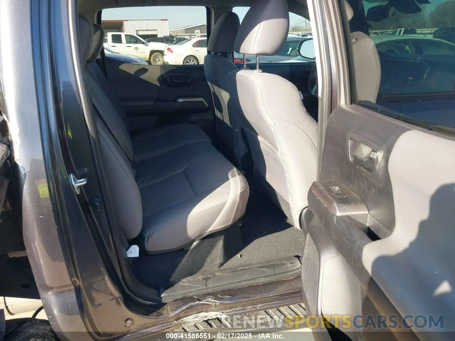 8 Photograph of a damaged car 3TMAZ5CN5NM176660 TOYOTA TACOMA 2022