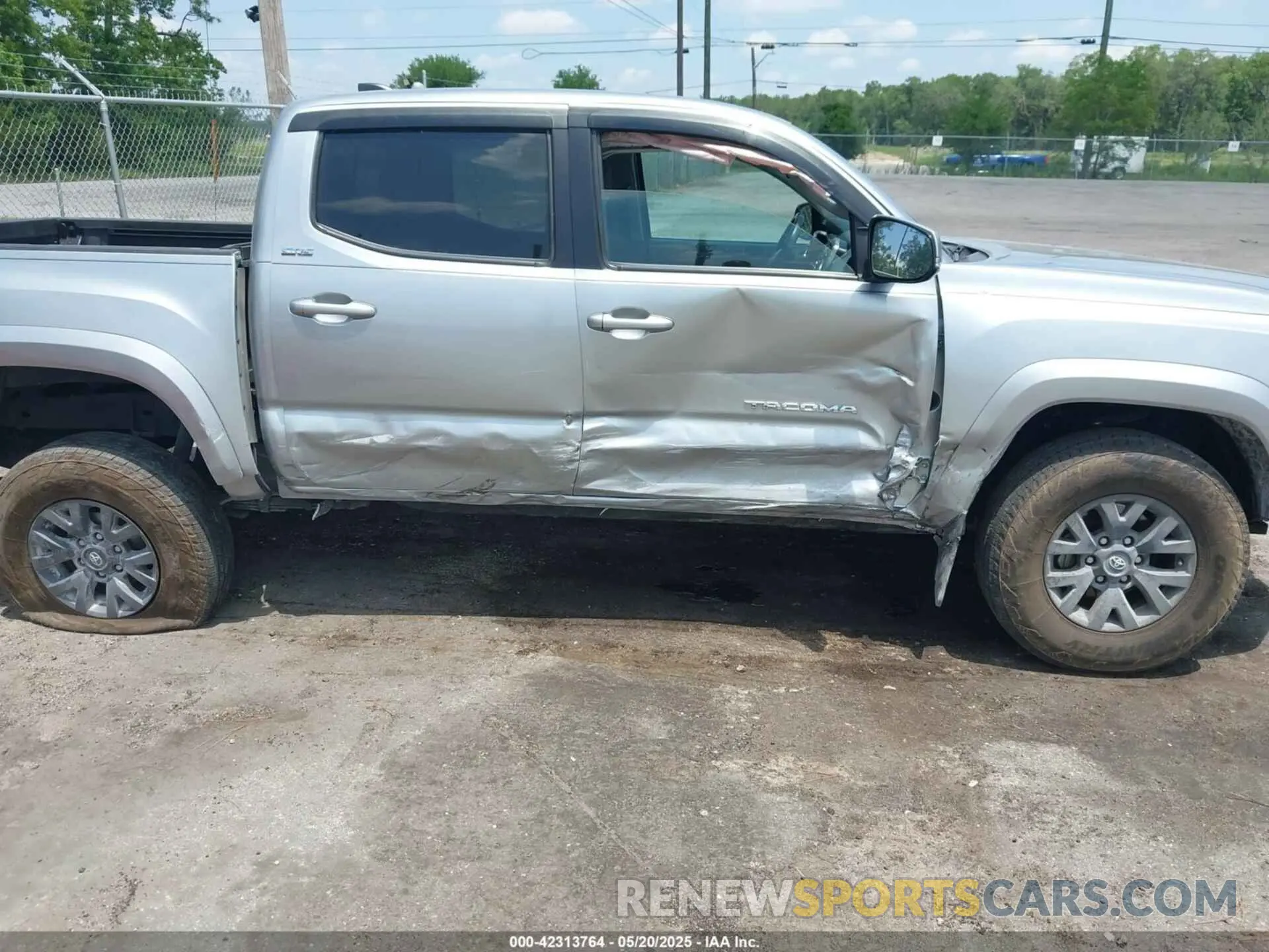 6 Photograph of a damaged car 3TMAZ5CN5NM181423 TOYOTA TACOMA 2022