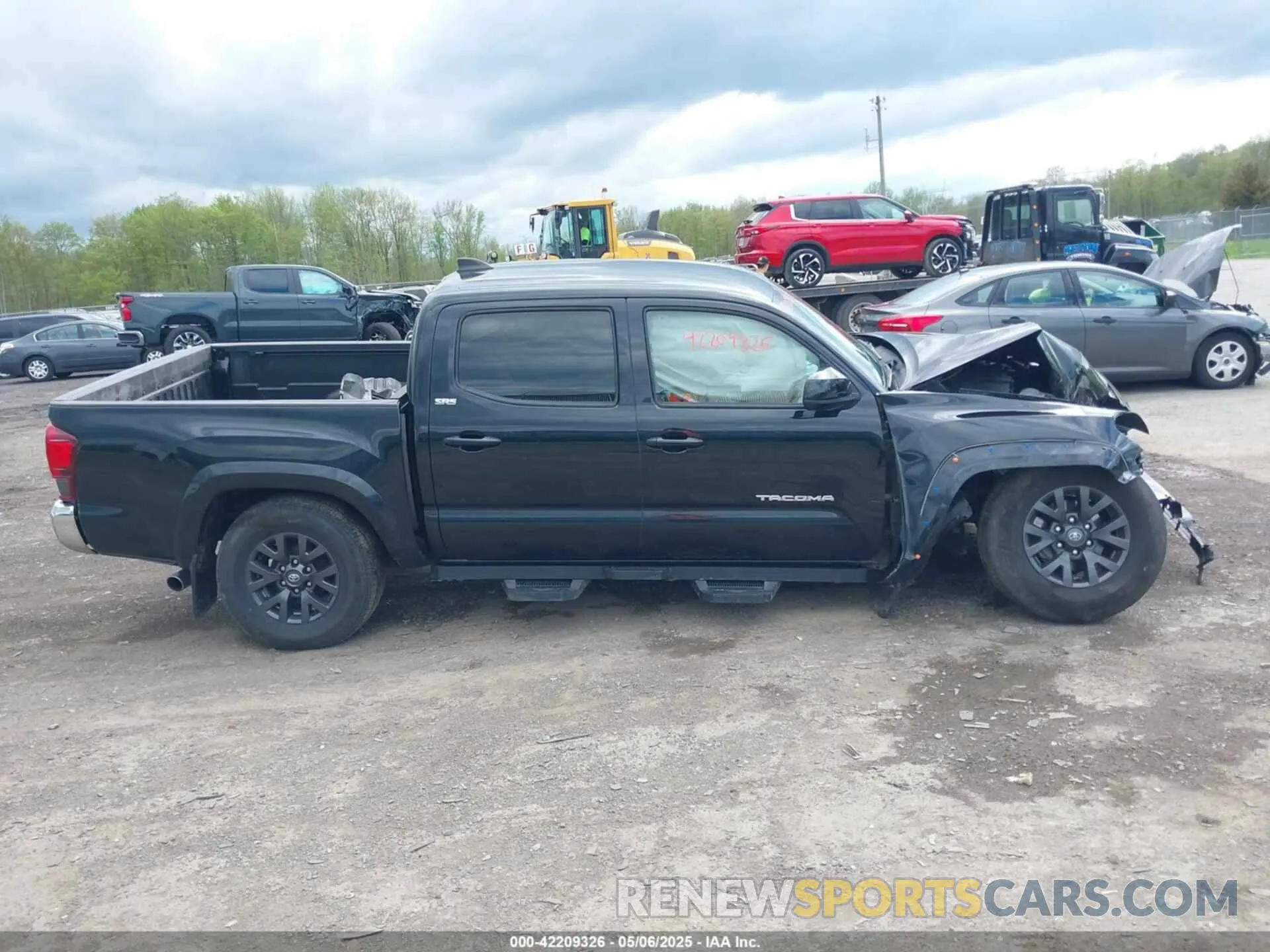 13 Photograph of a damaged car 3TMAZ5CN5NM192566 TOYOTA TACOMA 2022