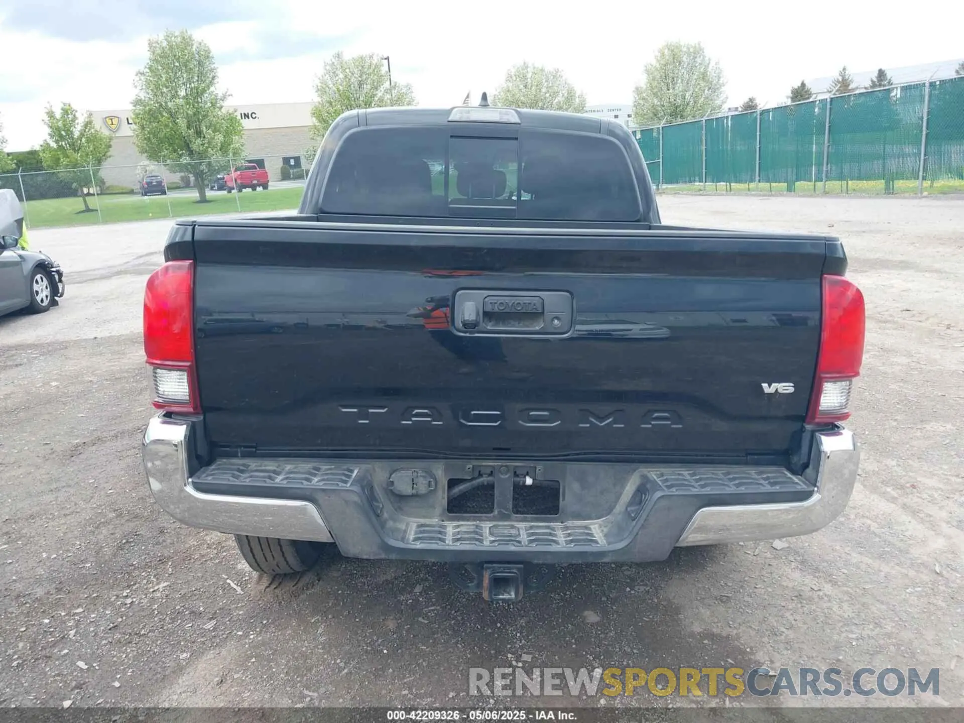 16 Photograph of a damaged car 3TMAZ5CN5NM192566 TOYOTA TACOMA 2022