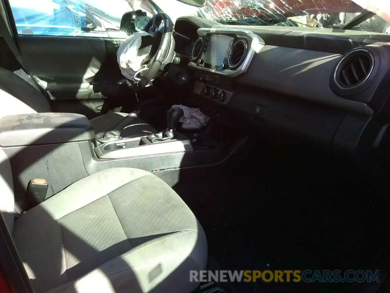 5 Photograph of a damaged car 3TMAZ5CN6NM172696 TOYOTA TACOMA 2022