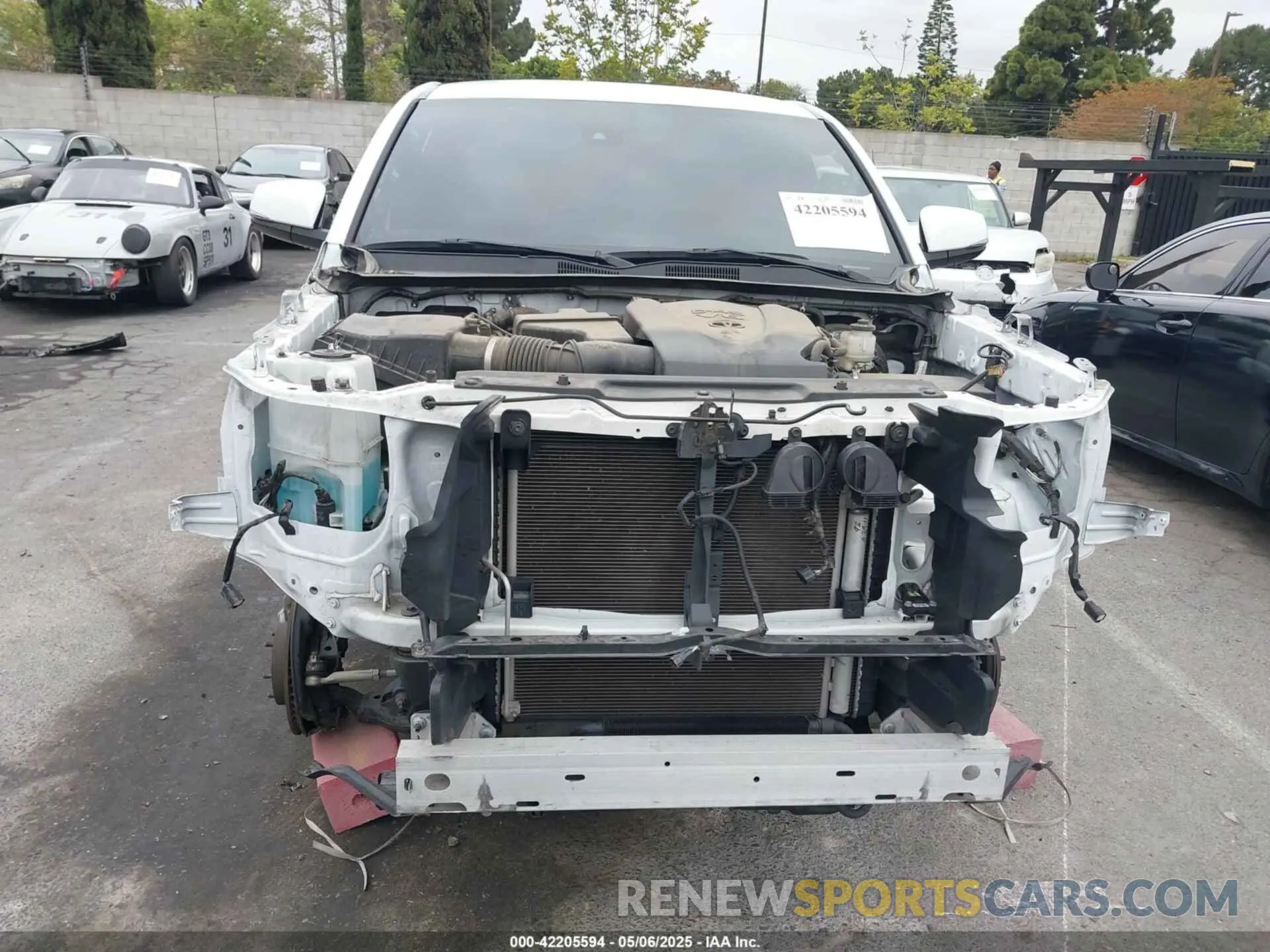 11 Photograph of a damaged car 3TMAZ5CN6NM172990 TOYOTA TACOMA 2022