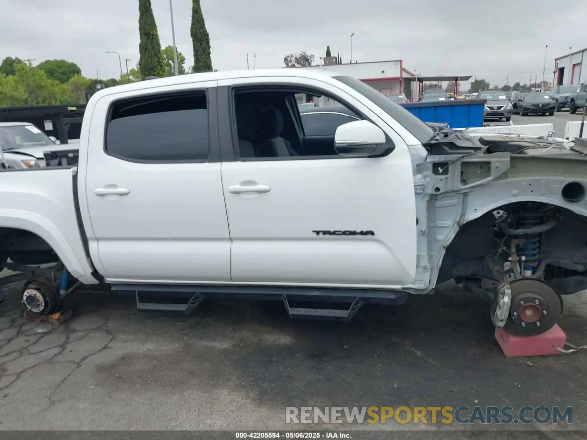 12 Photograph of a damaged car 3TMAZ5CN6NM172990 TOYOTA TACOMA 2022