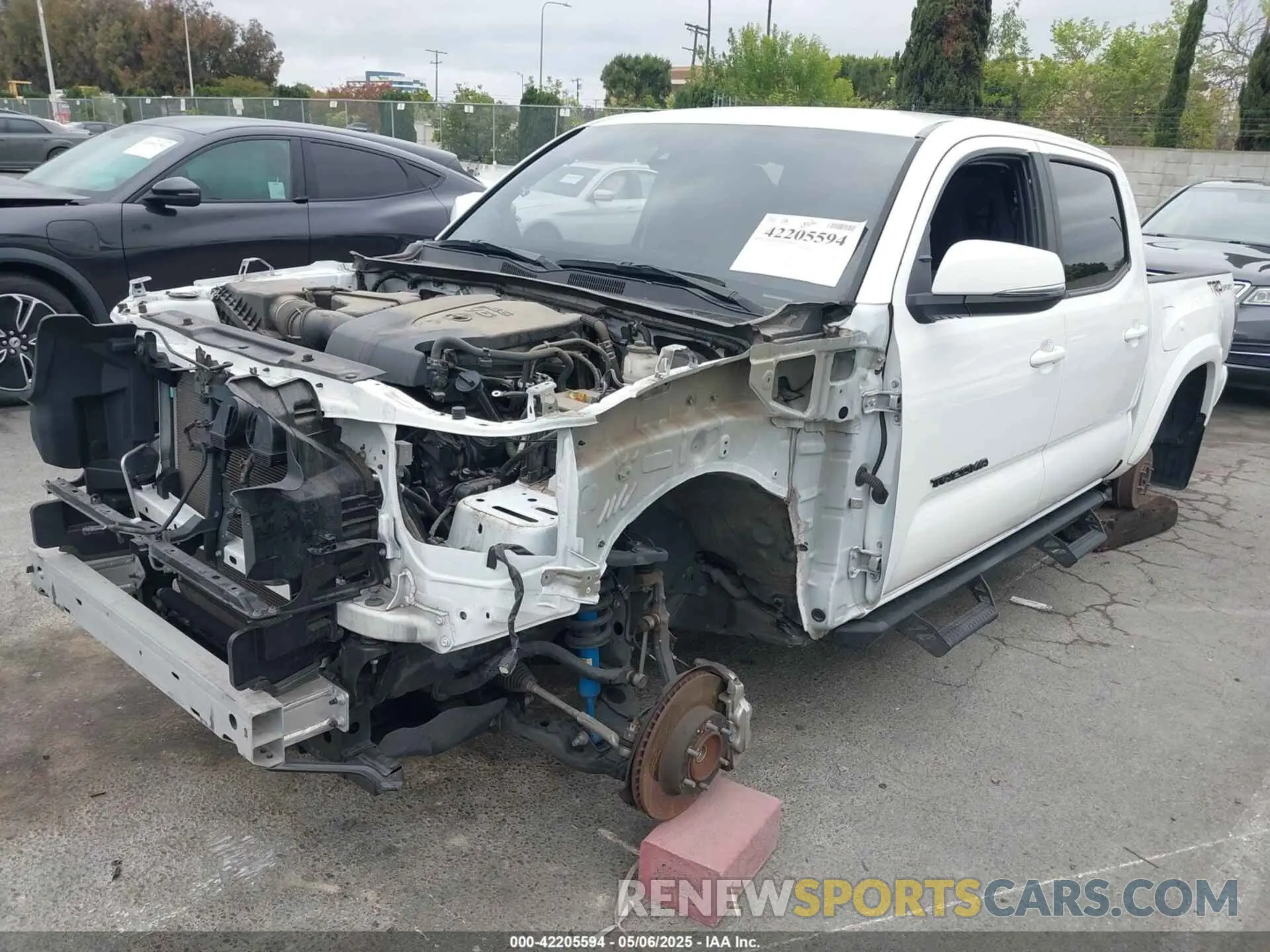 2 Photograph of a damaged car 3TMAZ5CN6NM172990 TOYOTA TACOMA 2022