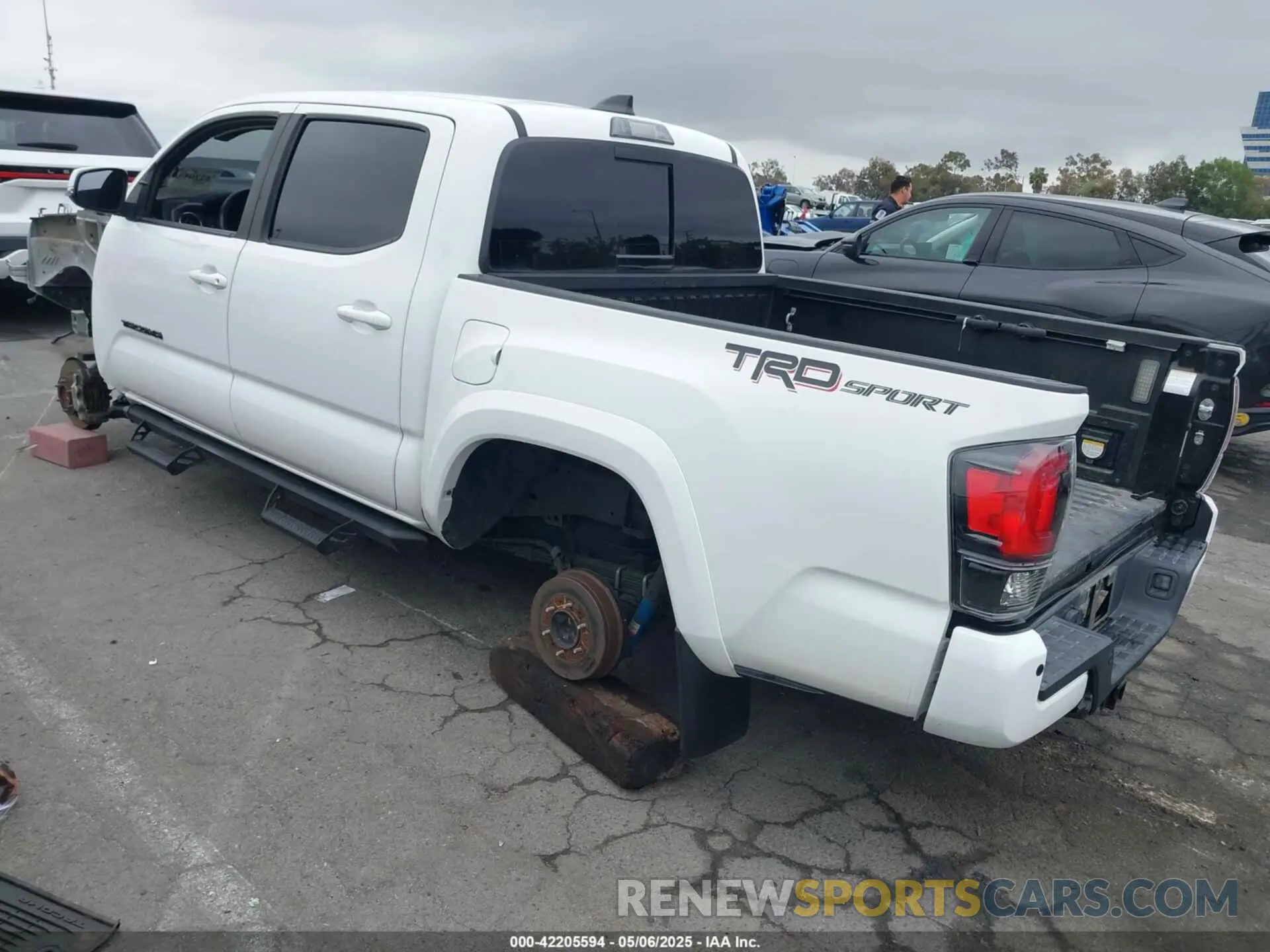3 Photograph of a damaged car 3TMAZ5CN6NM172990 TOYOTA TACOMA 2022