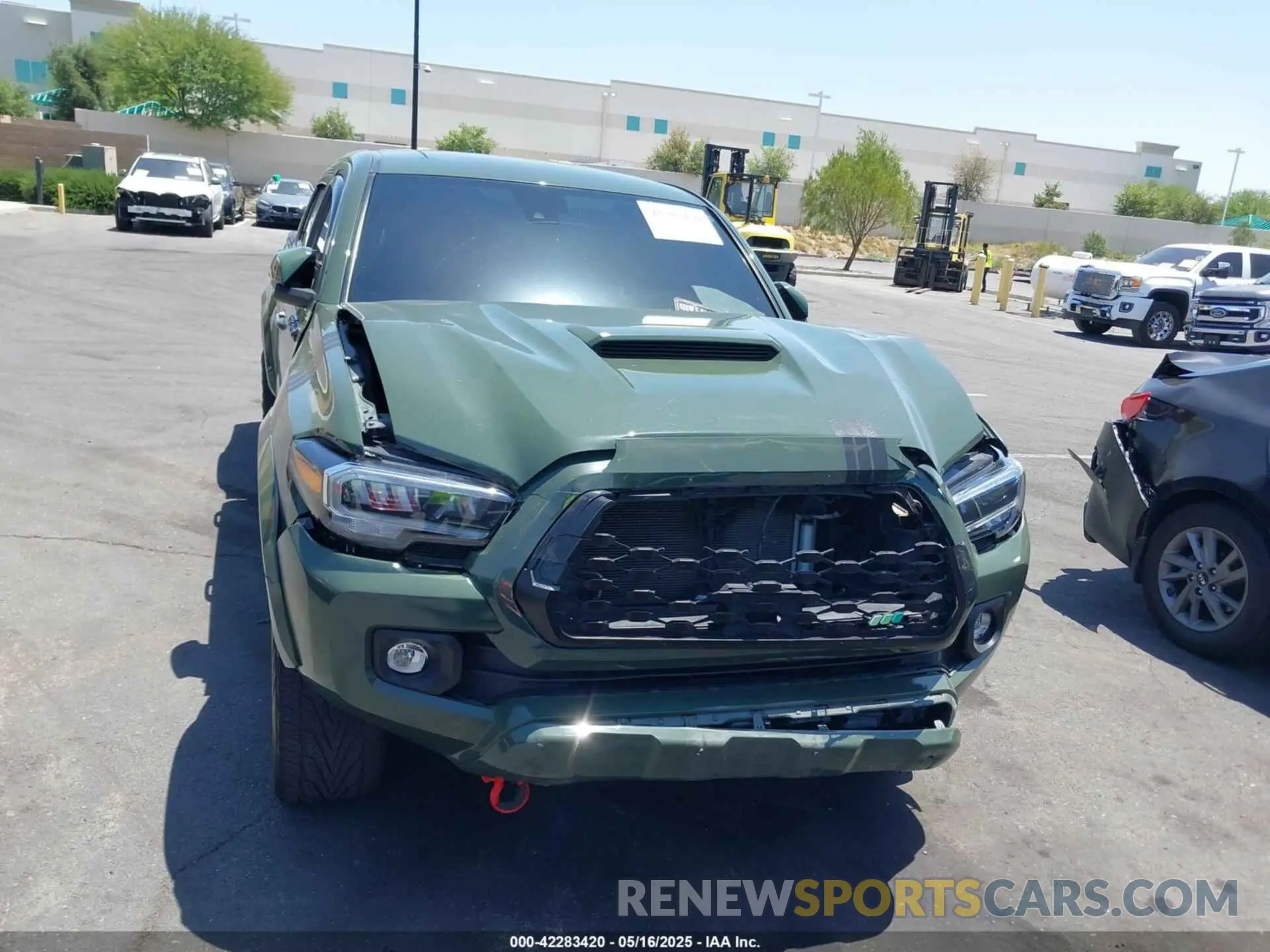 12 Photograph of a damaged car 3TMAZ5CN6NM174335 TOYOTA TACOMA 2022