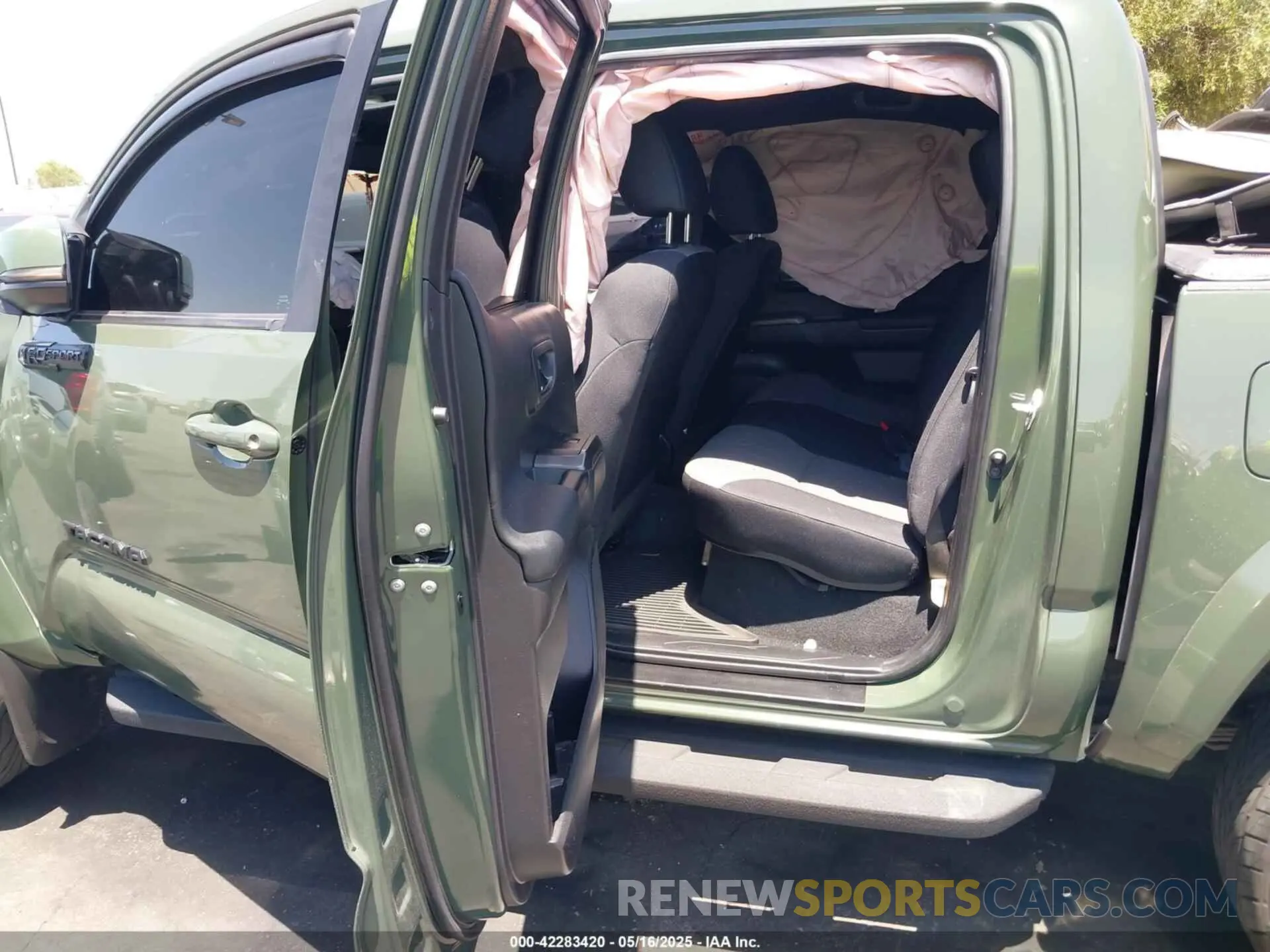 8 Photograph of a damaged car 3TMAZ5CN6NM174335 TOYOTA TACOMA 2022